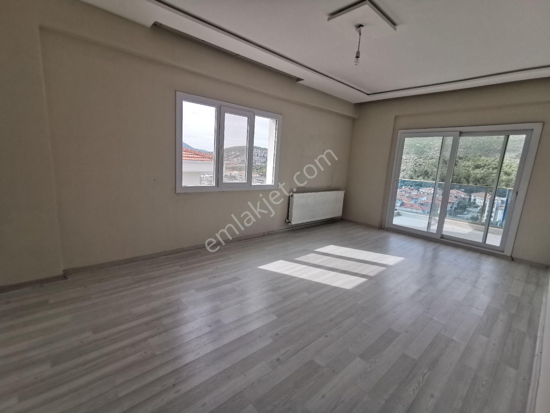 Milas Hazalkent Sitesinde Havuz Manzaralı 3+1