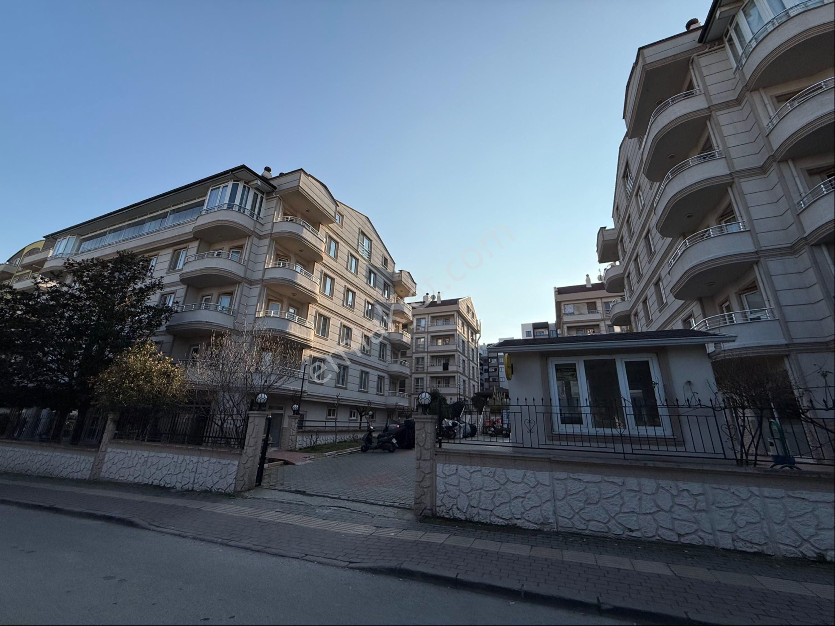 Fatma Dorak'tan Görükle Dumlupınar Eşyalı Site İçi Kiralık Daire