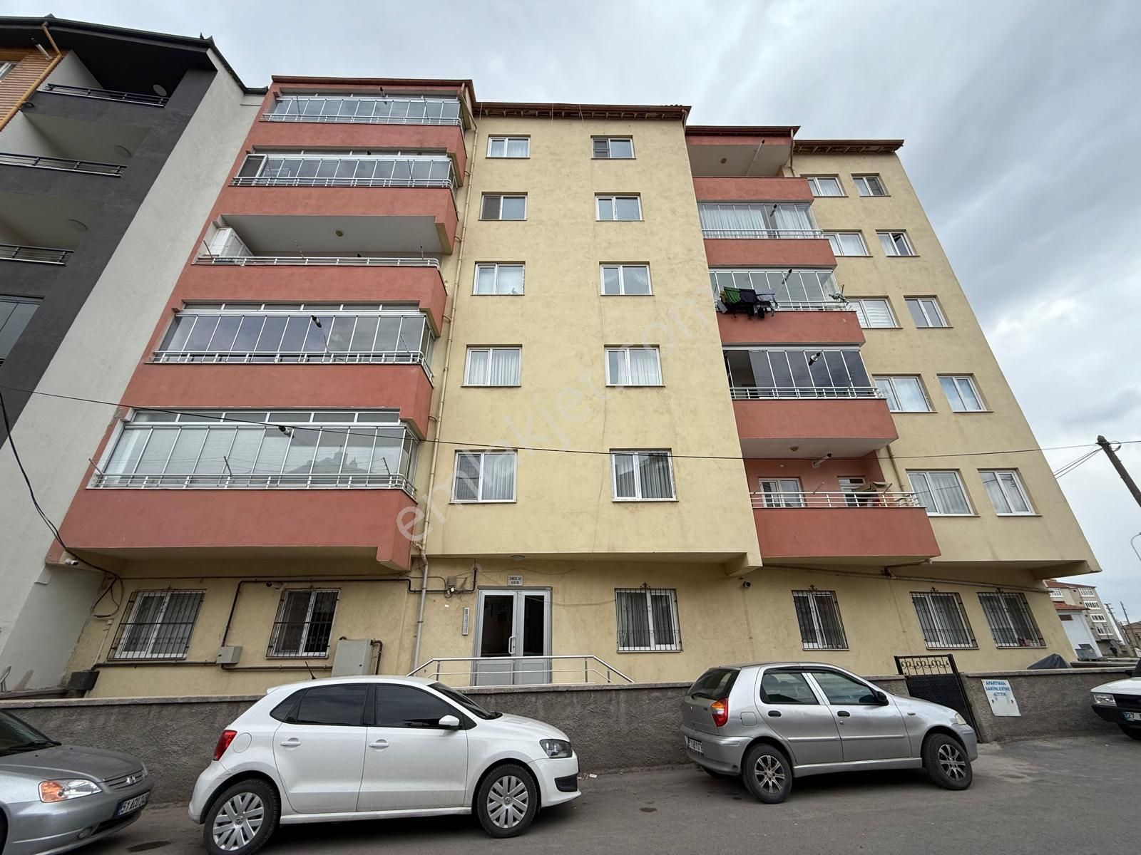 Niğde Bor Selçuk Mh. Merkeze Yakın 3+1 Satılık Daire