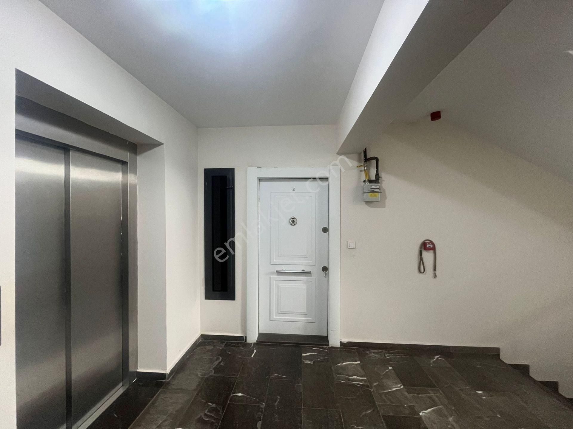 Fsm Bulvarının Arka Caddesinde Site İçerisinde Satılık 3+1 Daire