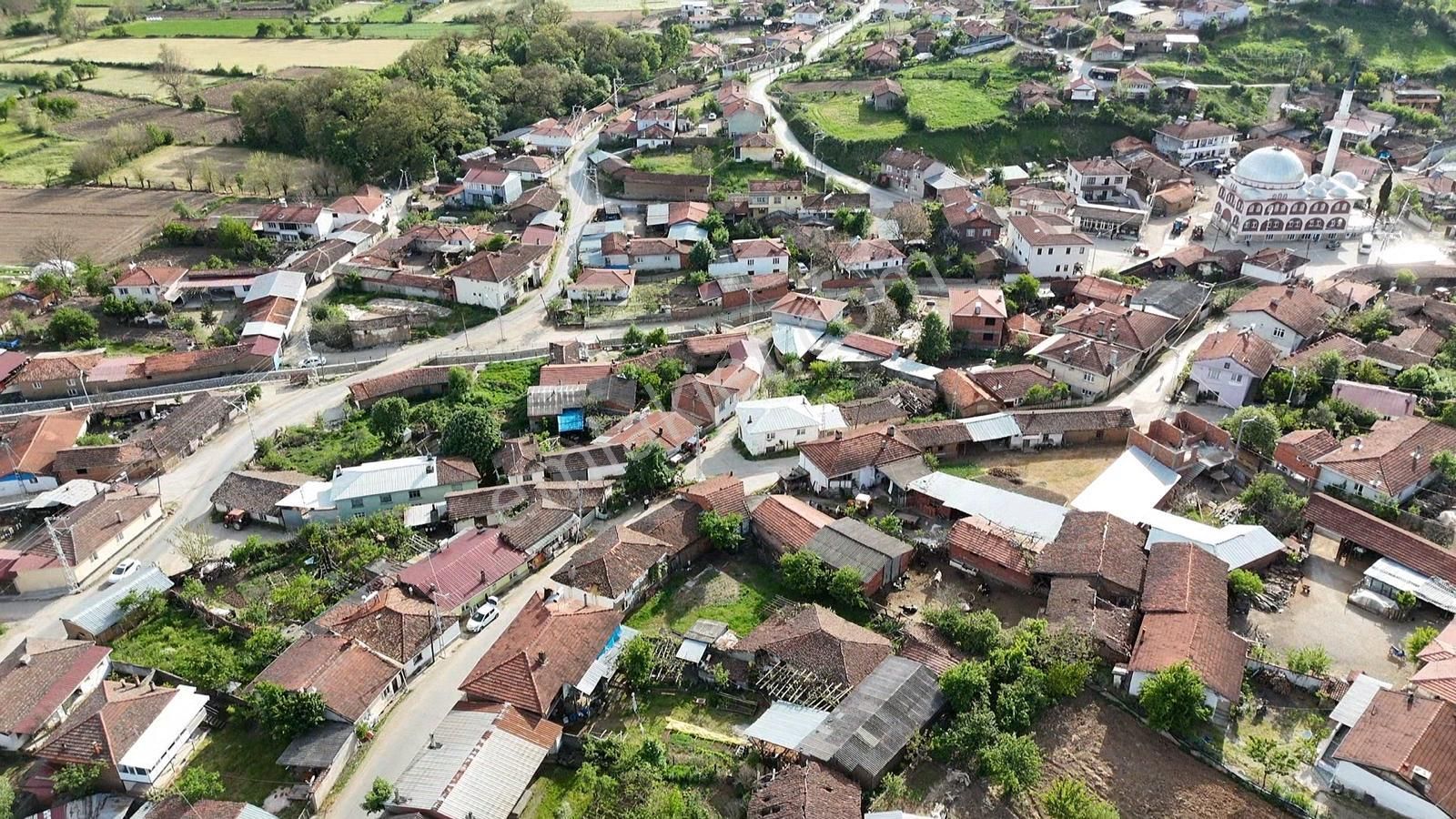 Doğayla İç İçe Yaşam İçin Tadilatlık Köy Evi!