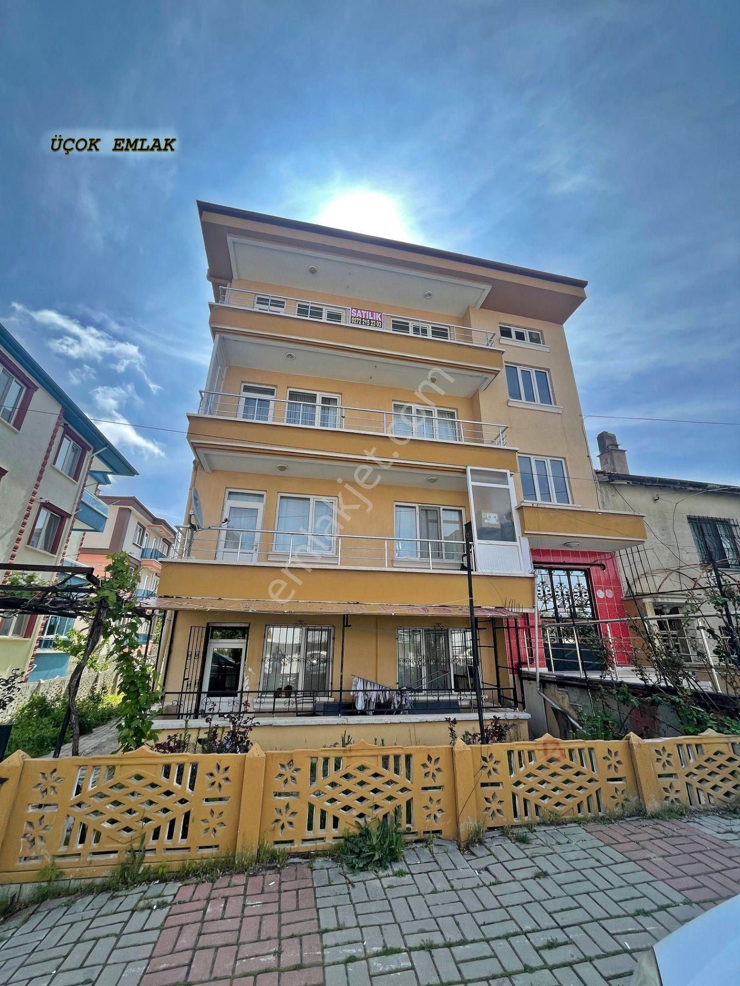 Afyon Üçok Emlaktan Fatih Mah Satılık Fırsat 3+1 Daire