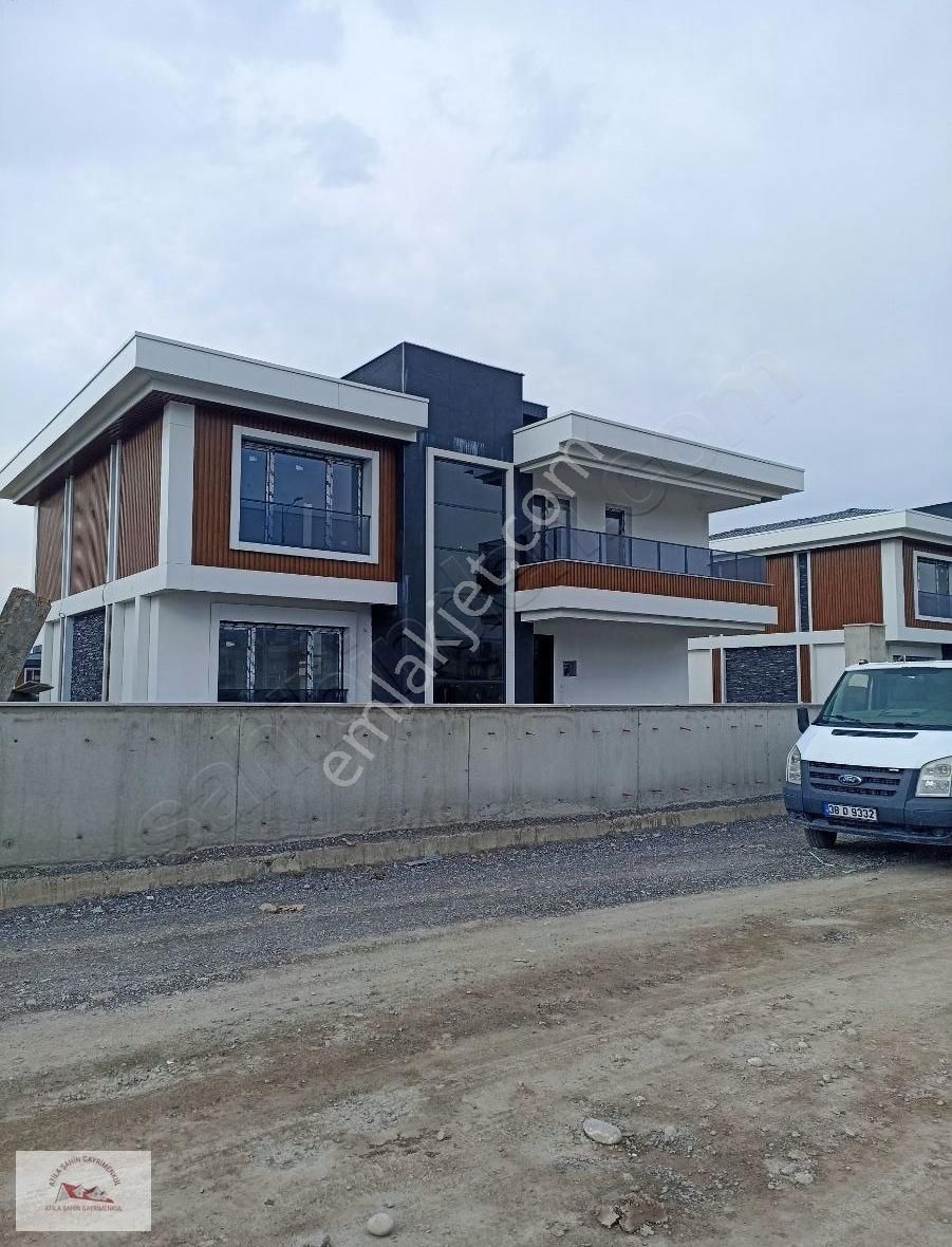 Erenköy De Millet Bahçesi Arkasında Site İçerisinde Bağımsız Vil