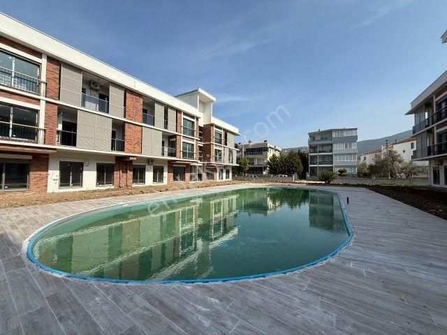 Foçada Site İçinde 2+1 Bahçeli Sıfır Daire