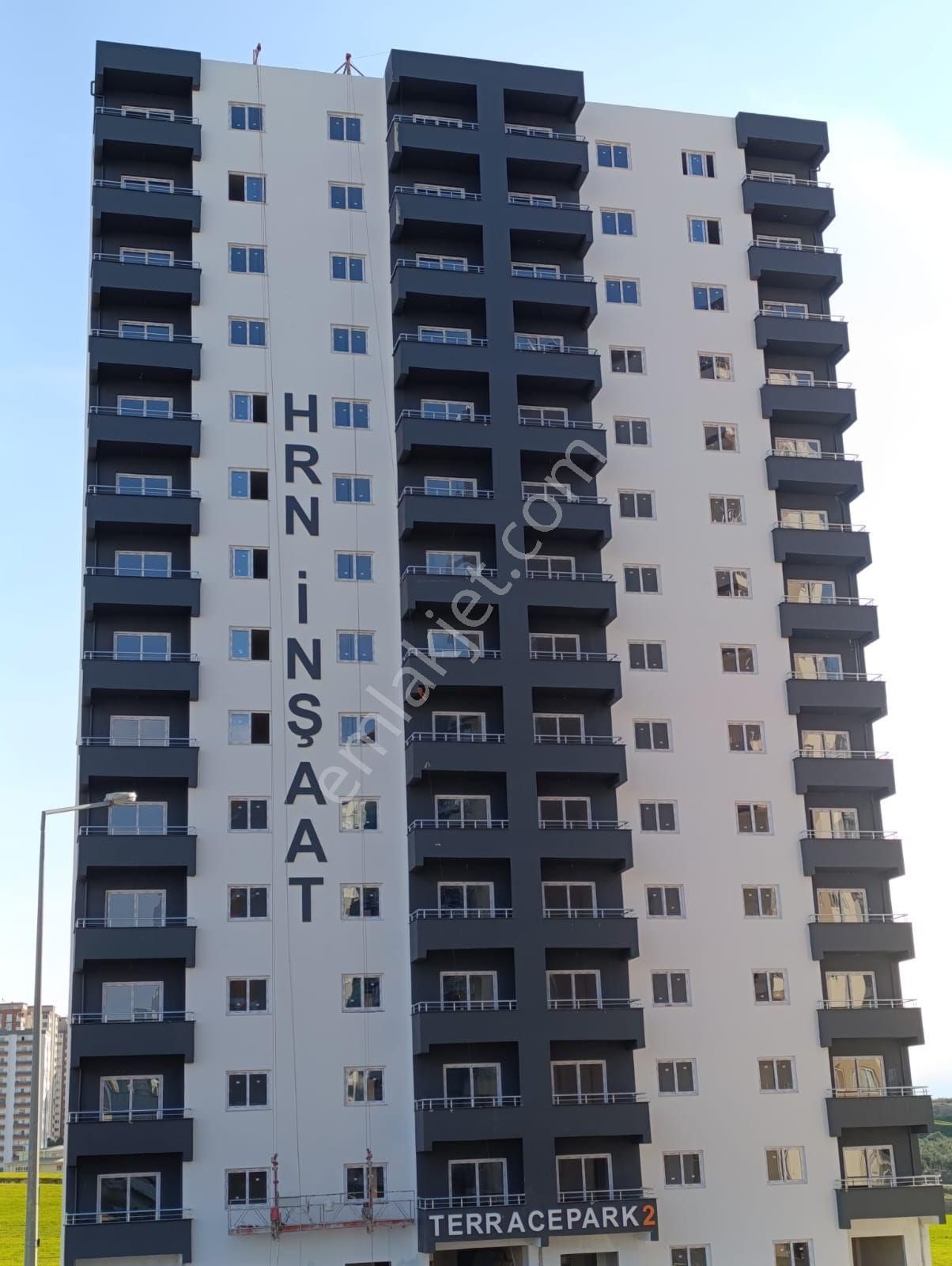 Çarkıparede Bulvar Üstü Çukurova Fırın Arkası 1+1 Satılık Daire