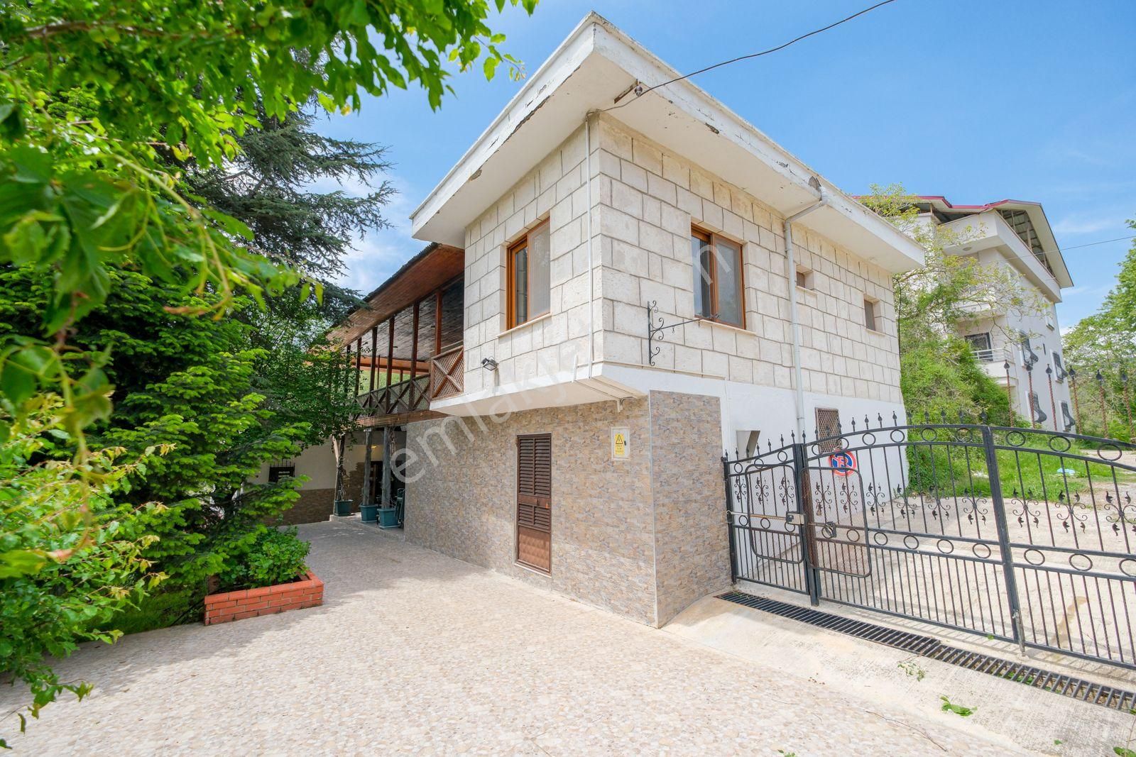 W Property Gözne'de 2630 M² Arsada Satılık 3 Katlı Taş Ev