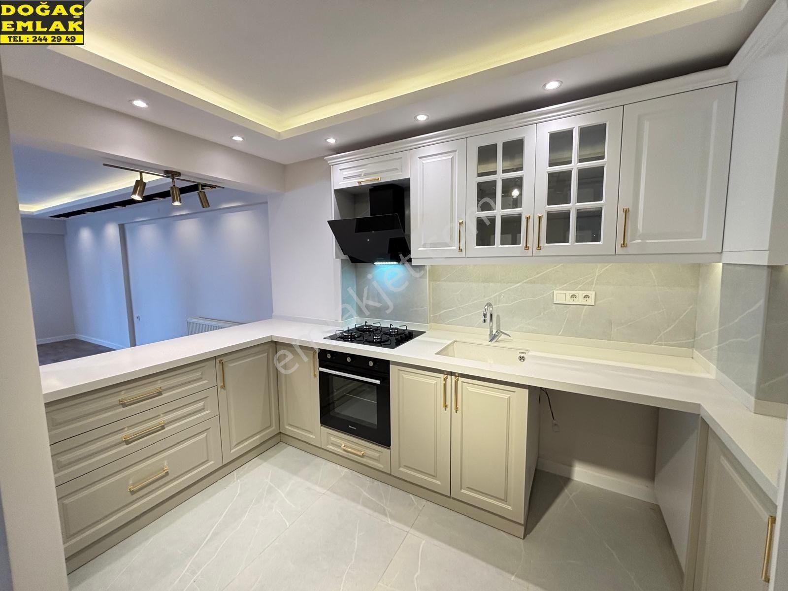 Mithatpaşa Caddesi Üzerinde 3+1 Lüks Tadilatlı Satılık Daire