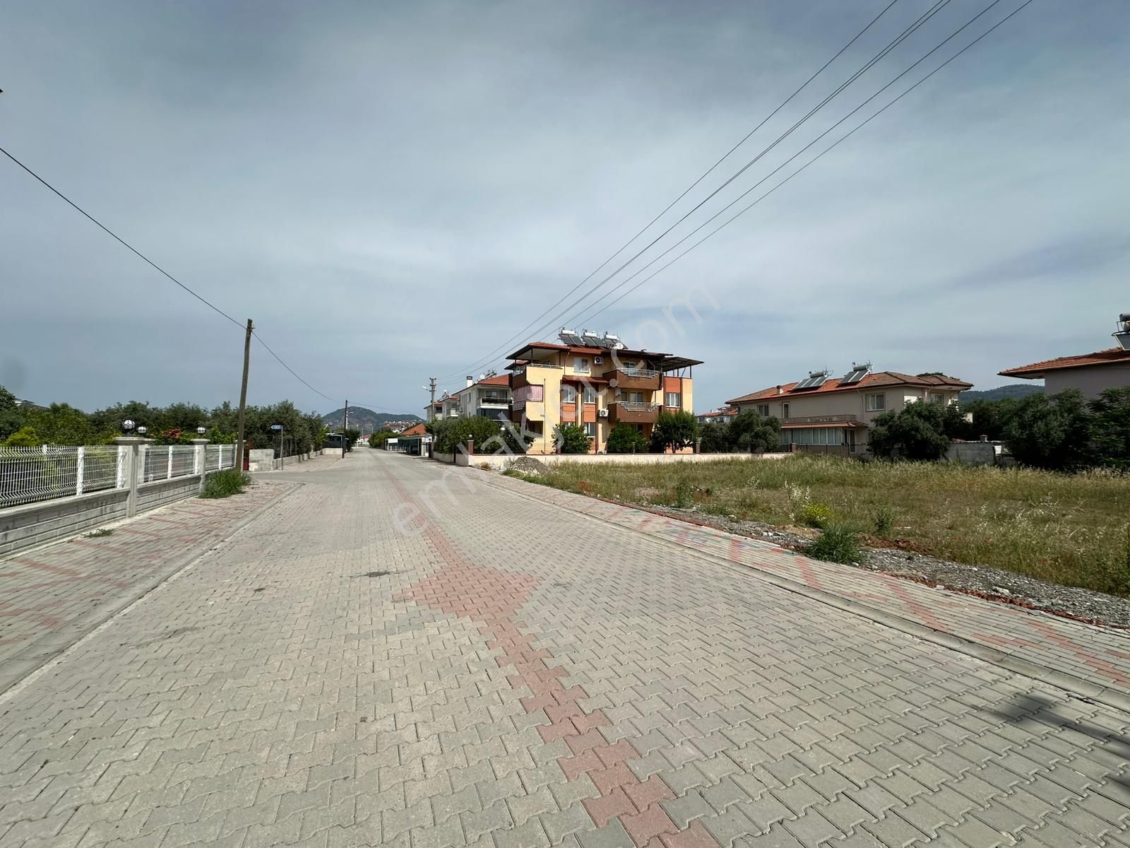 Ortaca Cumhuriyet De 449 M2 +414 M2 % 30 3 Kat 2 Parsel Arsa Satılık - Görsel 2