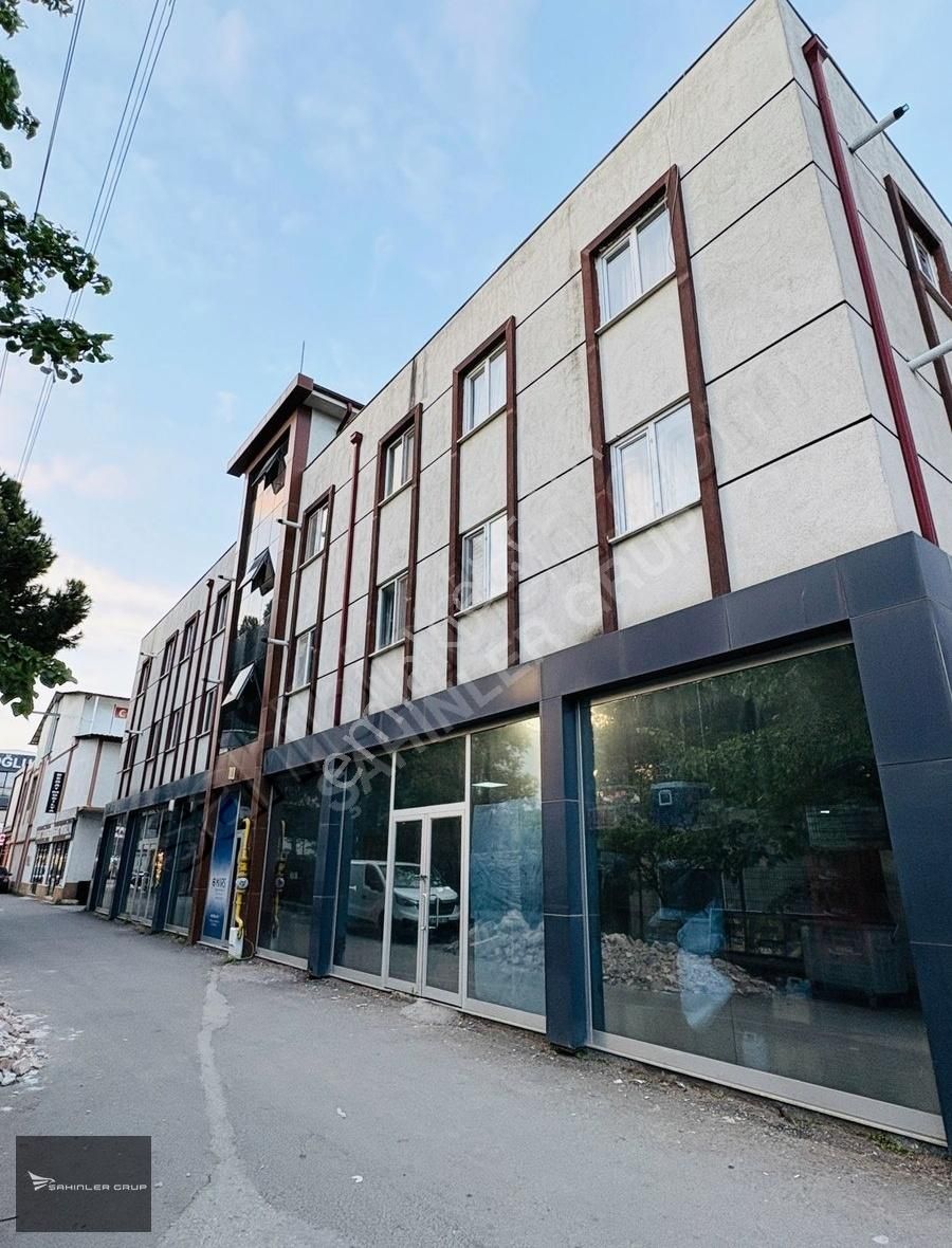 Serdivan Çark Caddesi Banka Ve Avmler Yakını 2+1 Eşyalı Daire