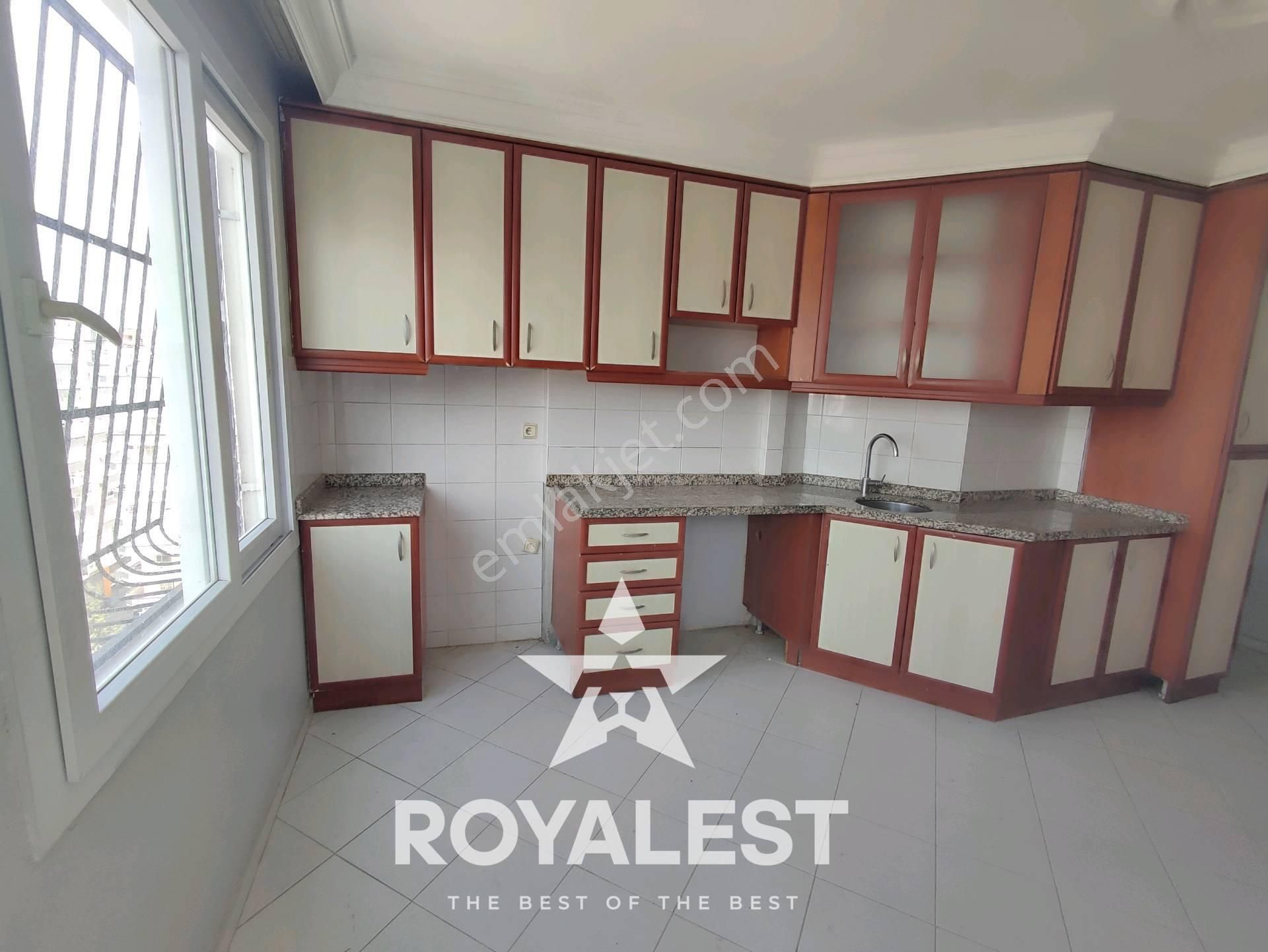 Royalest'ten Merkezi Konumda Ulaşıma Ve Okullara Yakın 3+1 Daire