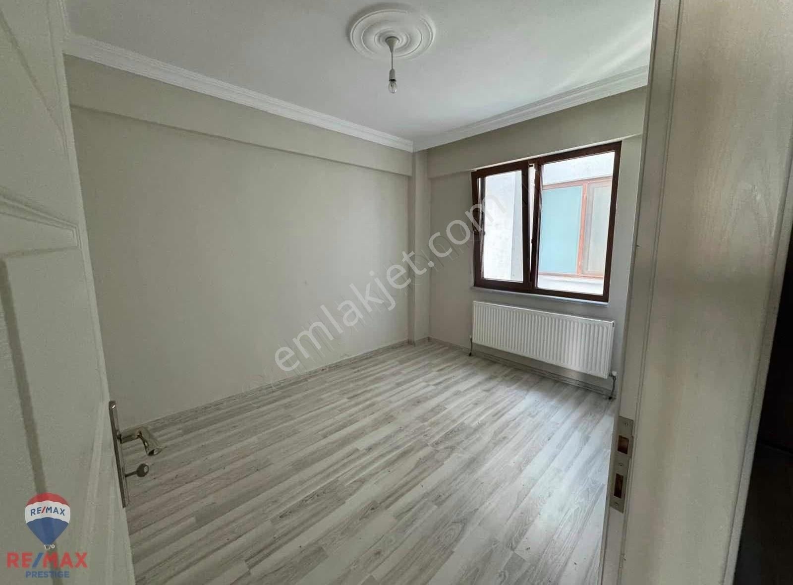 Sahıle Komşu, Yatırımlık, Ferah Ve Kullanışlı 2+1 Satılık Daire.