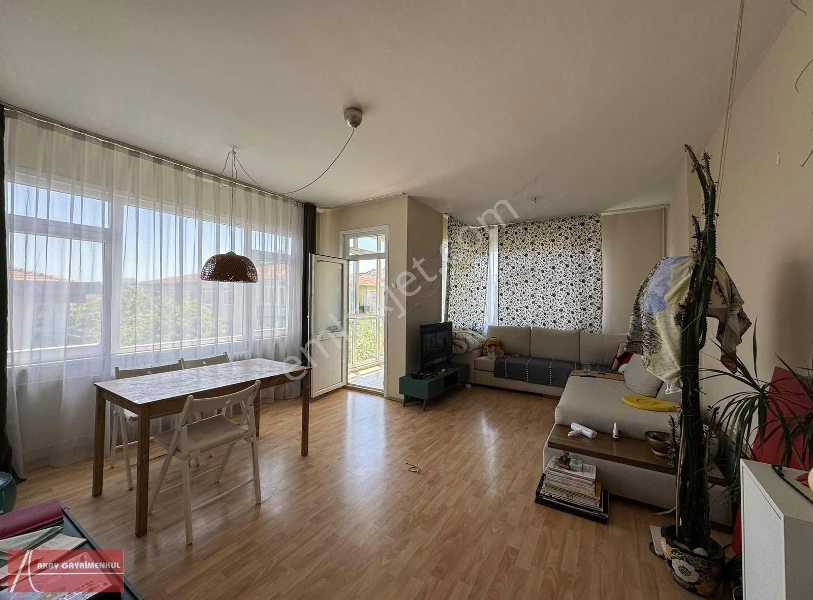 Acıbadem Cad.2.paralel Temiz Yapılı 2+1 90m²ön Cephe Güney Daire