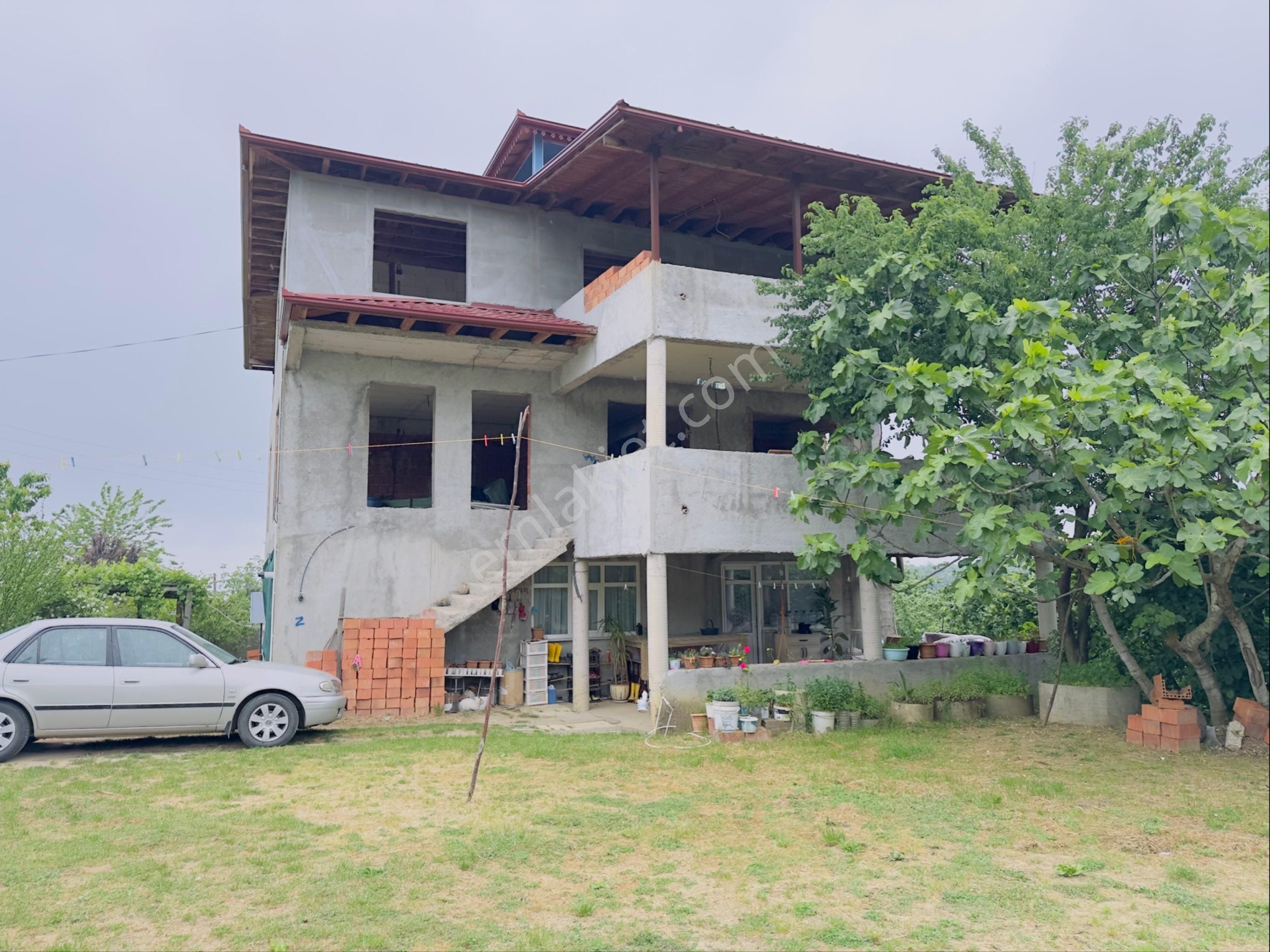 İçerisinde Ev Olan Yüksek Verimli Fındık Bahçesi Arsa Niteliğinde