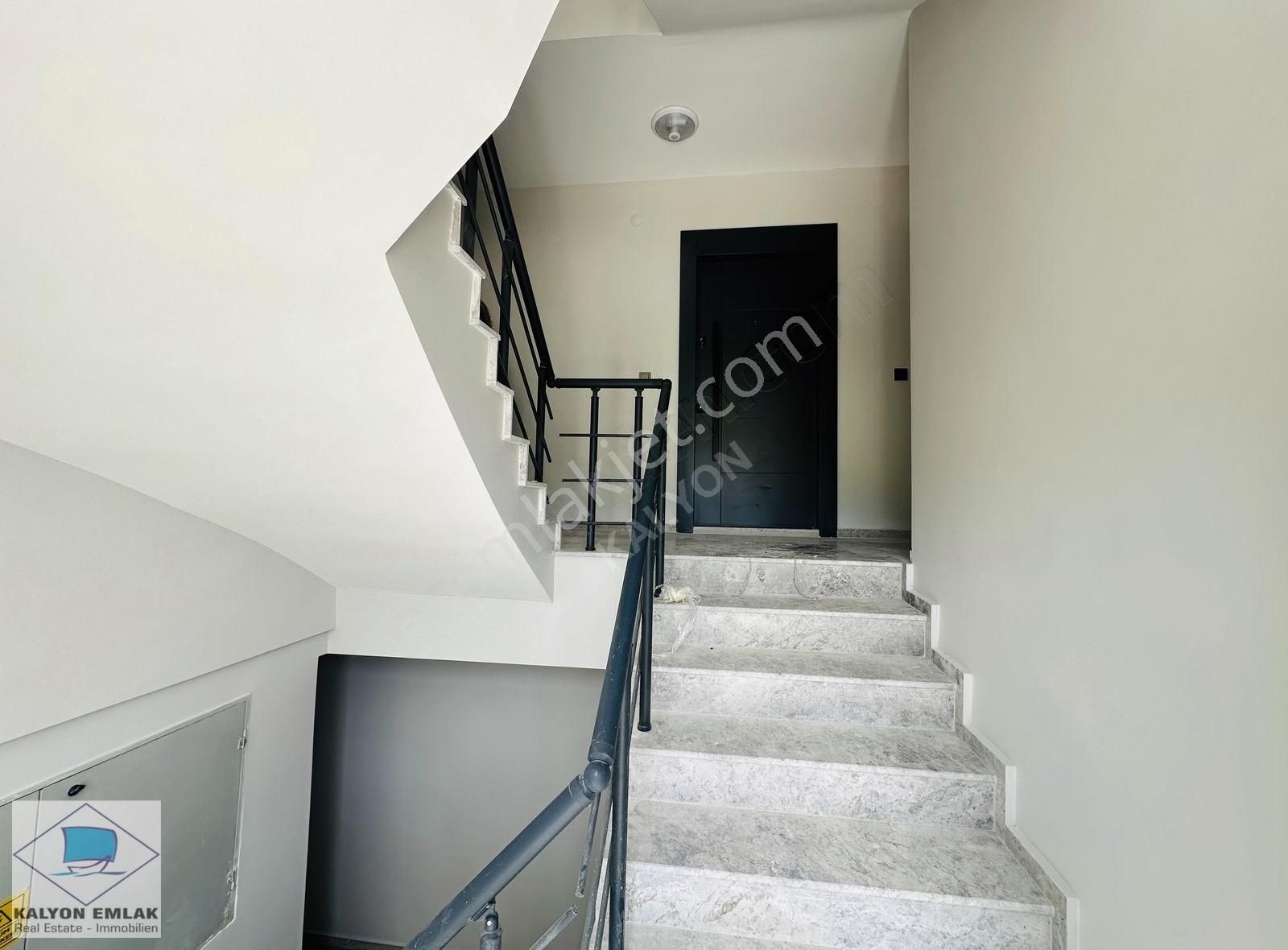 Çeşme Dalyan Mahallesinde Satılık 4+1 Bahçeli Daire