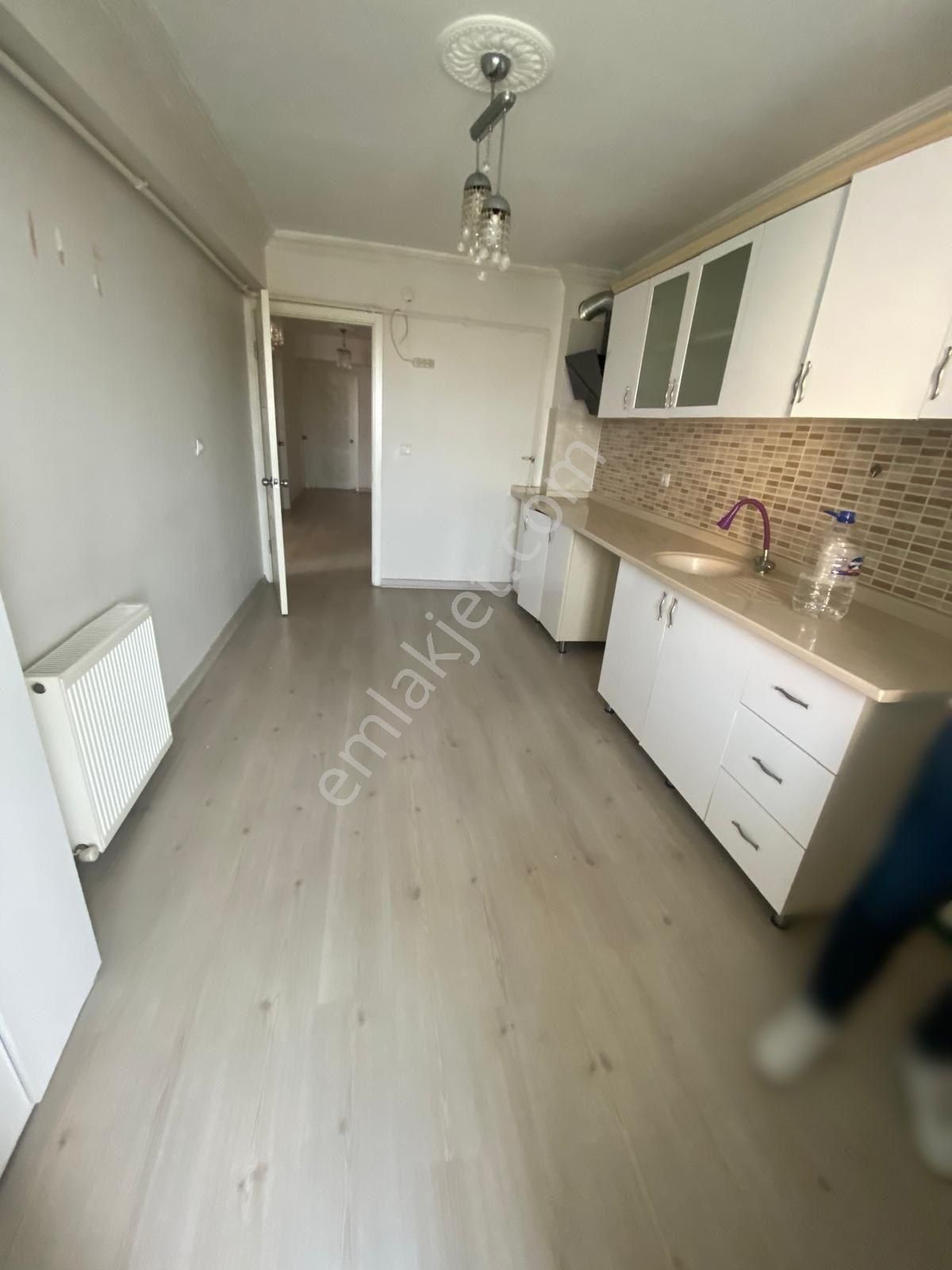 Şahintepe'de Arakat Ön Cephe 3+1 115 M2 Asansörlü Daire.!!