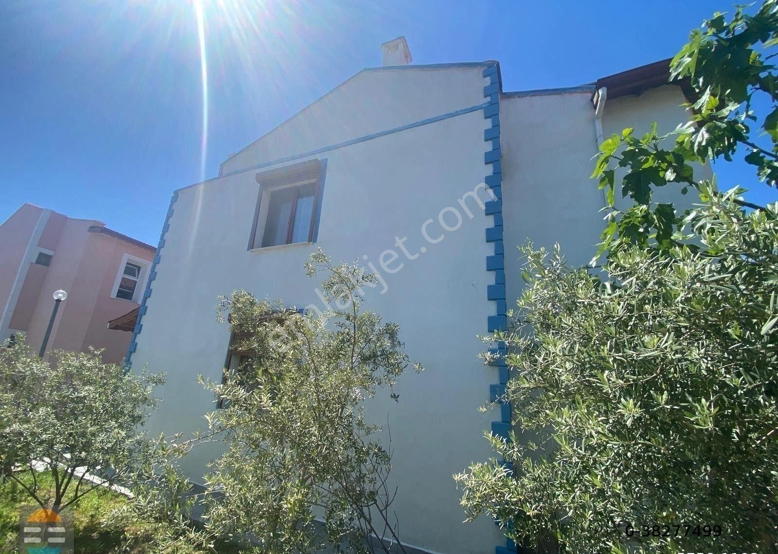 Biret Ayvalık Sarımsaklı’da Site İçinde Özel Konumlu 3+1 İkiz Villa