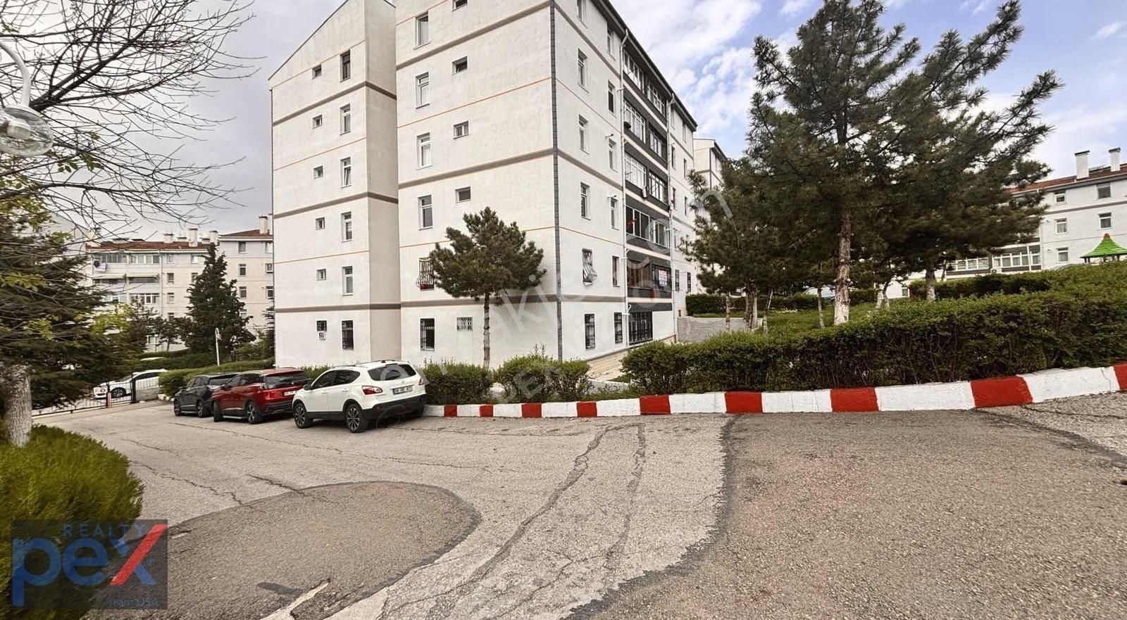 Batıkent Metro Yakın Kent Koop Mah Ağaç İş Sitesi Yüksek Giriş