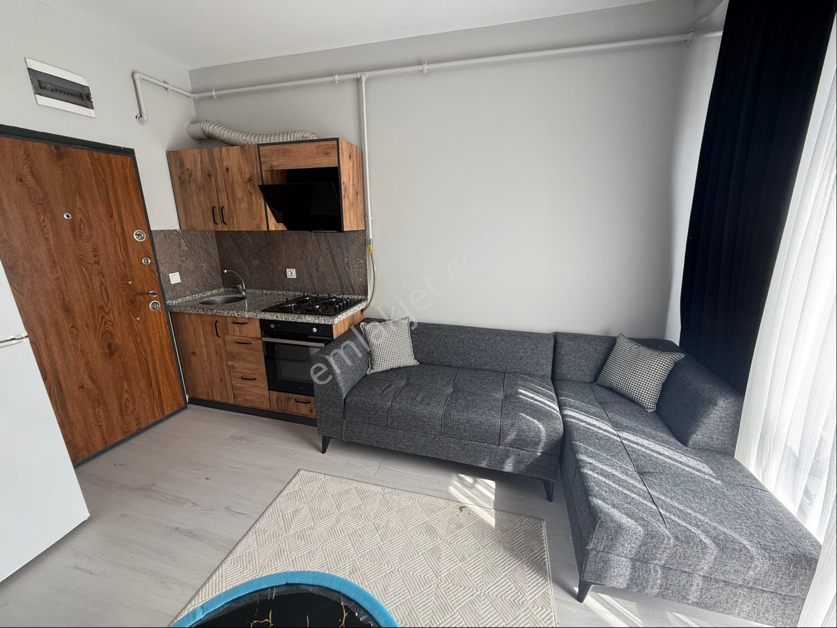 Fatma Dorak'tan Merkezde Eşyalı Dubleks Kiralık Daire