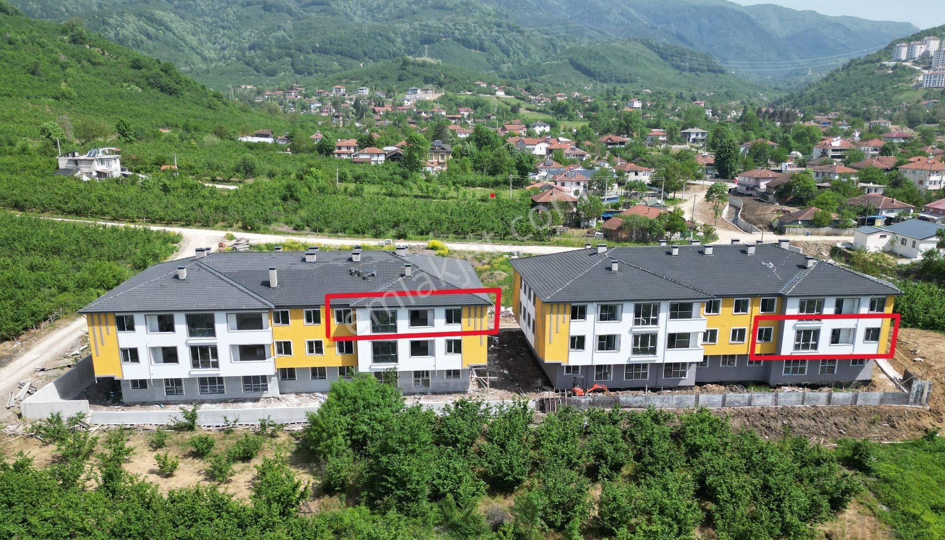 Bir Emlak'tan Çilimli Merkez Ulucami Mah.3+1 135m2 Satılık Daireler
