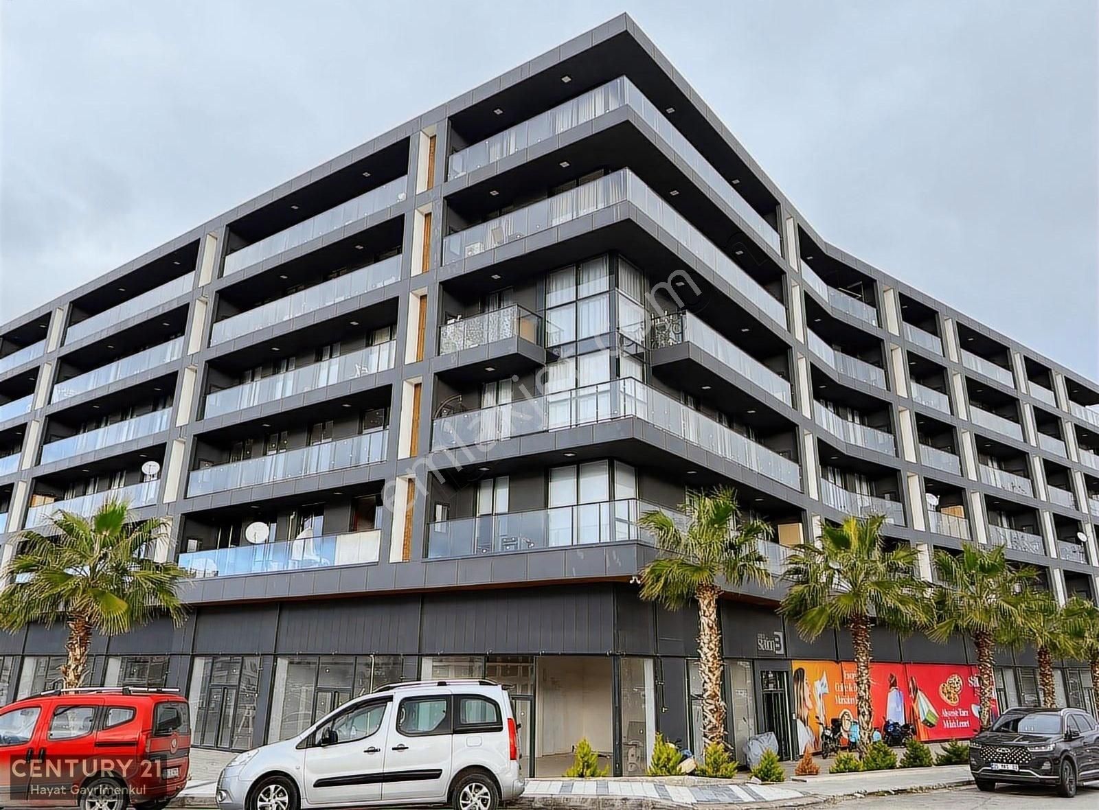 İzmir Aliağa İzpek Station Havuz Cepheli Satılık 2+1 Daire