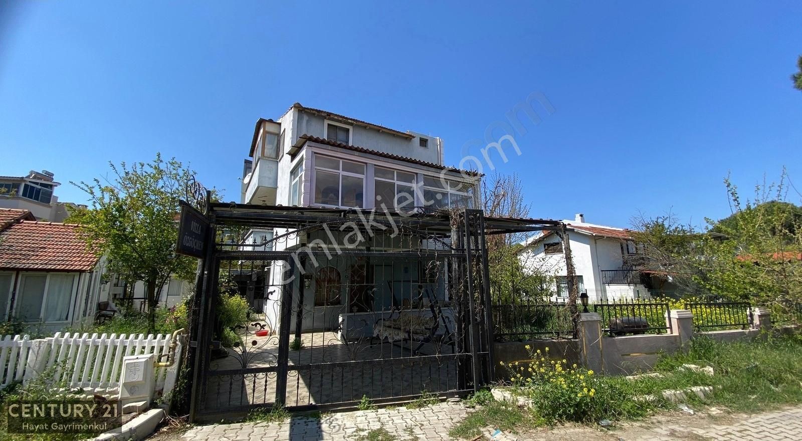 Foça Gencelli'de Triplex Müstakil Yazlık