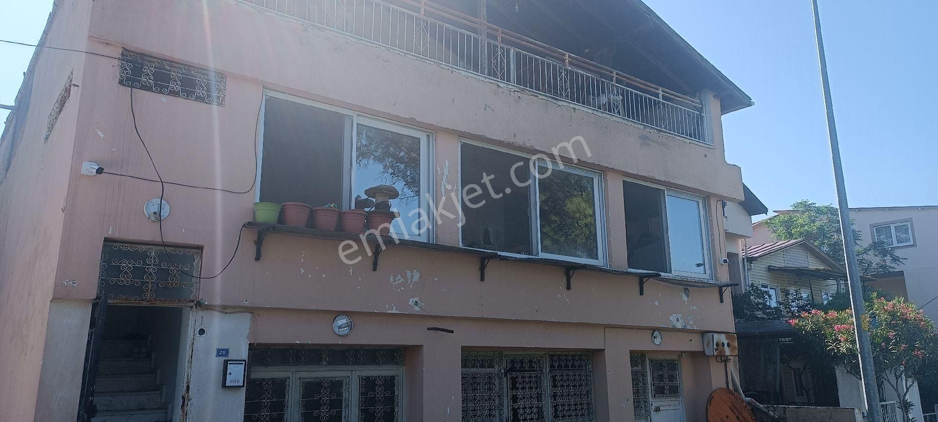 Özcan Emlak'tan Satılık 3 Katlı 180 Metrekare Kargir Bina