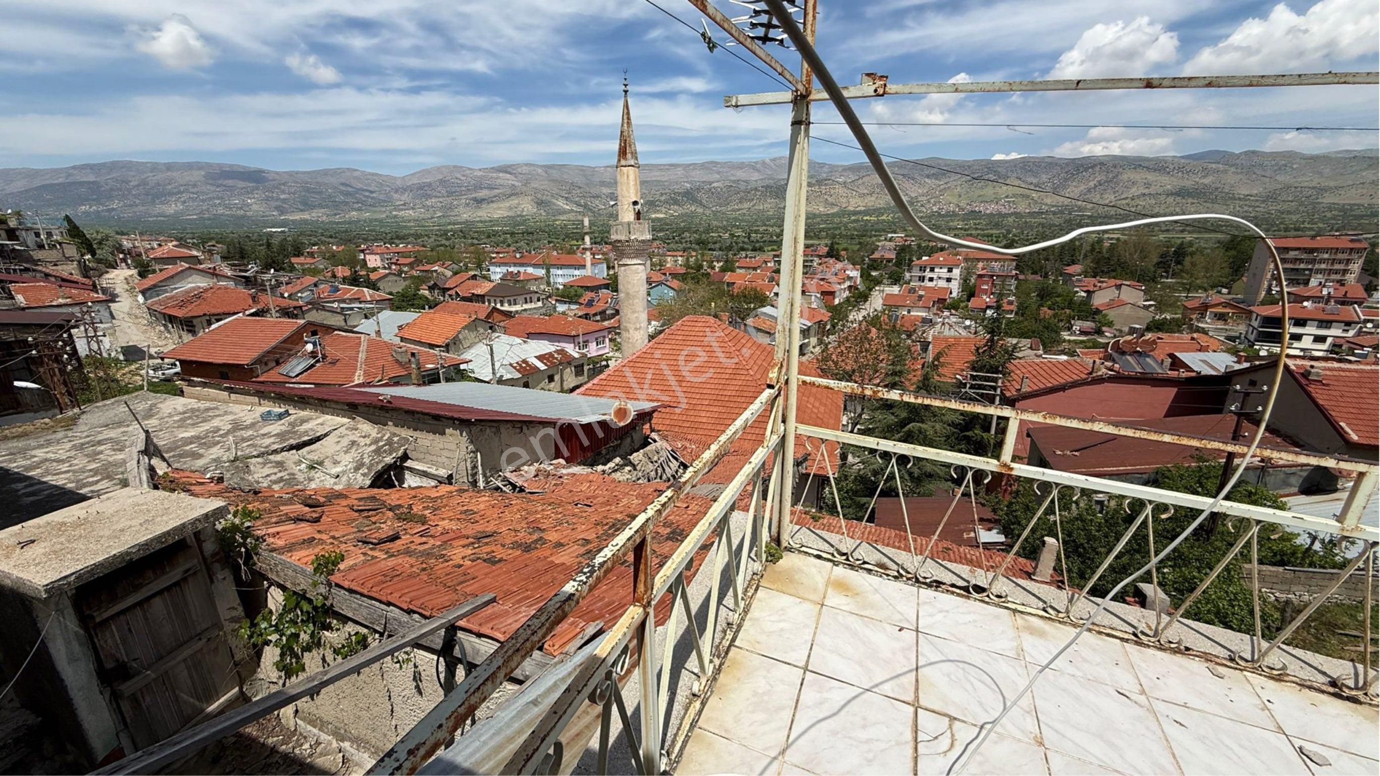 Senirkentte Arsa Parasına 2 Ev
