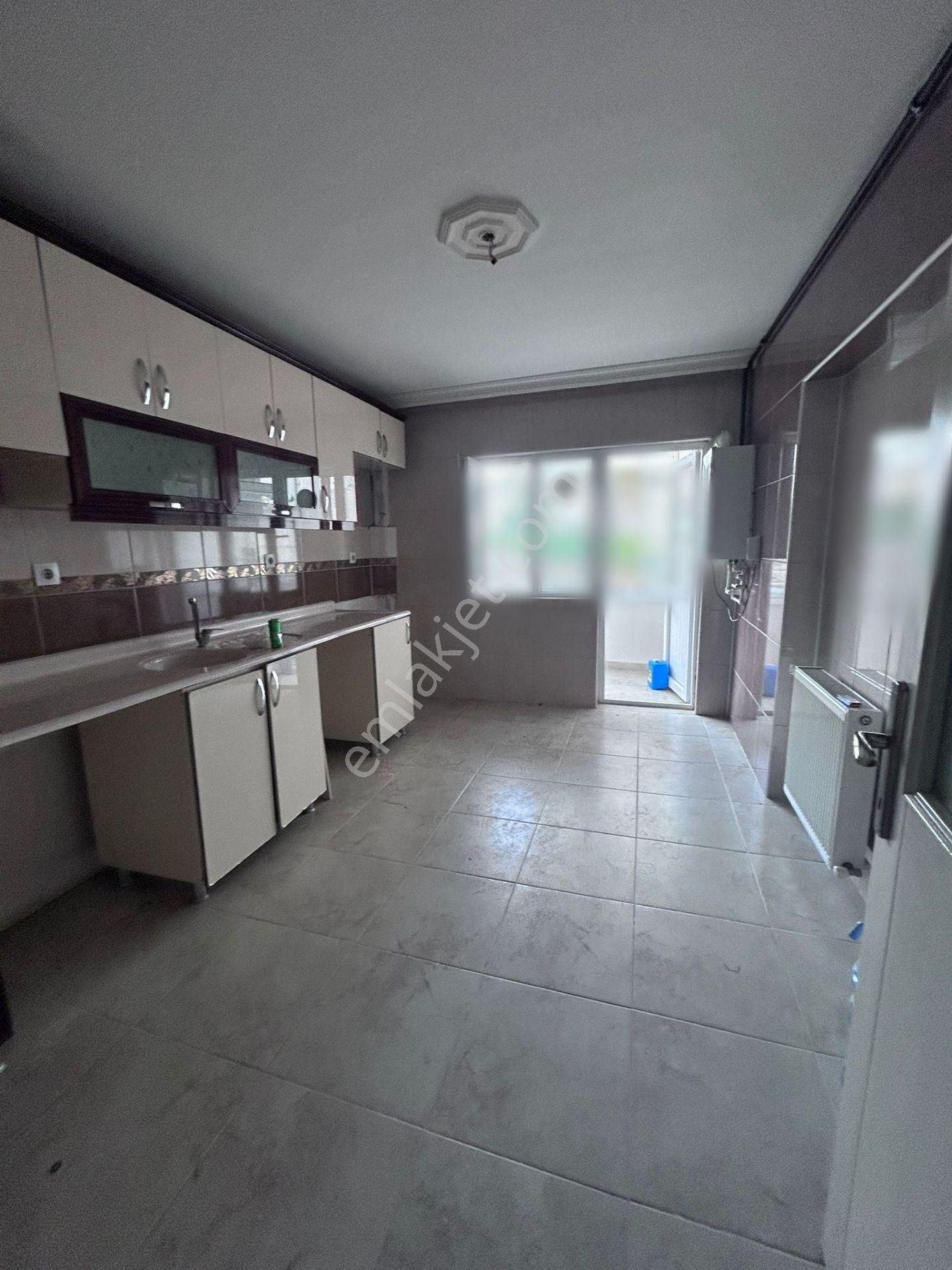 Tek Bloklu Site'de Ana Cadde Üzeri Ara Kat Okul Yanı 3+1 120 M2 Daire..