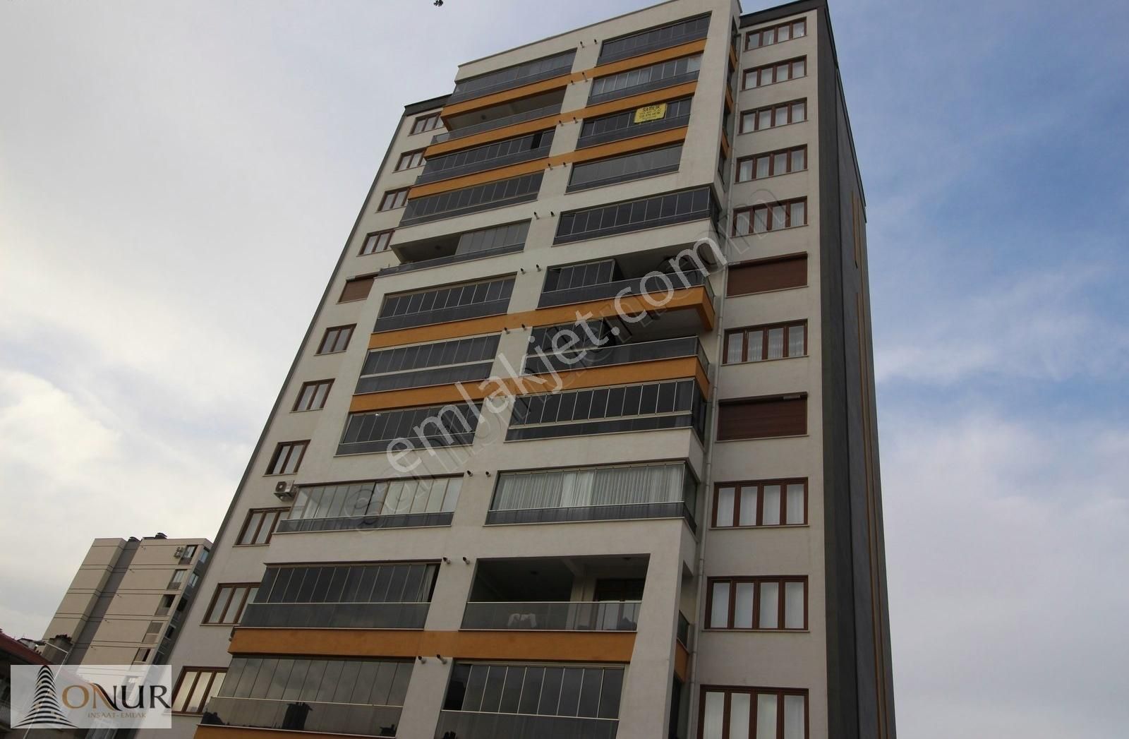 Onur Emlak Şeker Mah. Kapalı Otoparklı 3+1 Site Satılık Daire