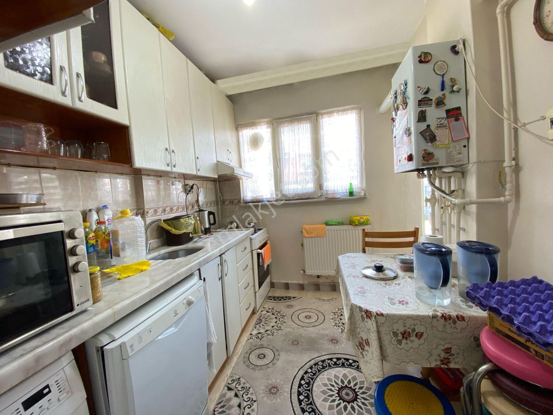 Gaziosmanpaşa'da Satılık Harika Konumda 2+1 Fırsat Daire - Görsel 14