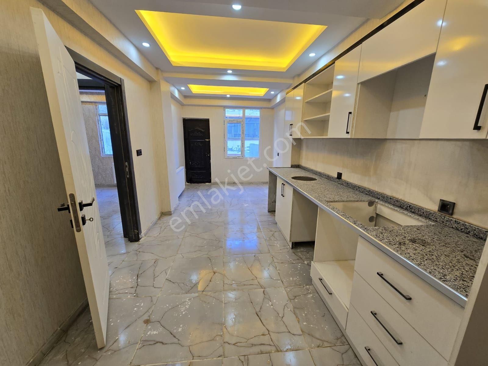 Ahmet Yesevide Acil Satılık 2+1 Çift Cepheli Giriş Kat Daire