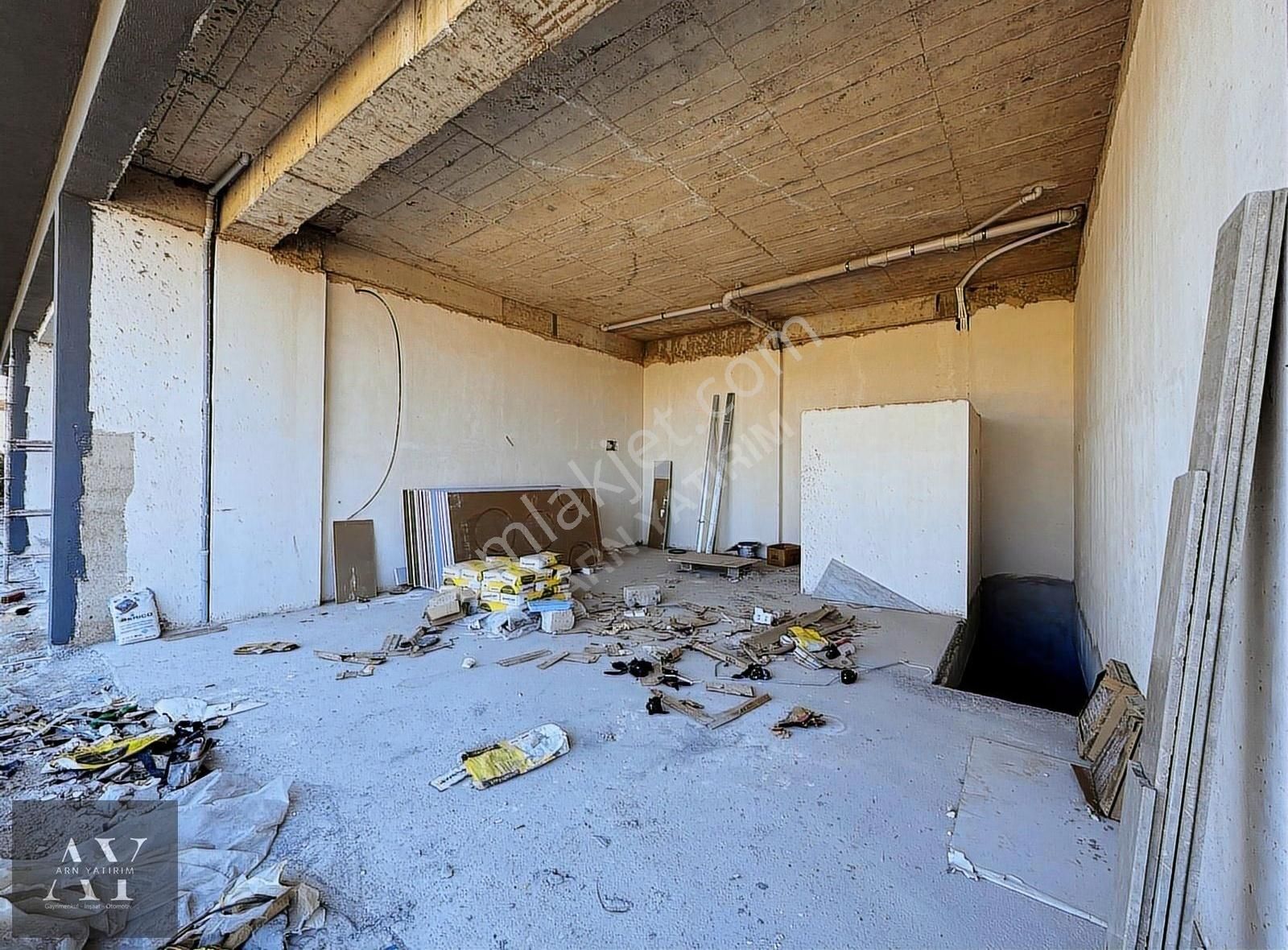 Fırsat Fiyata Kardeşkentler Caddesine 50 Mt 120 M2 Dükkan