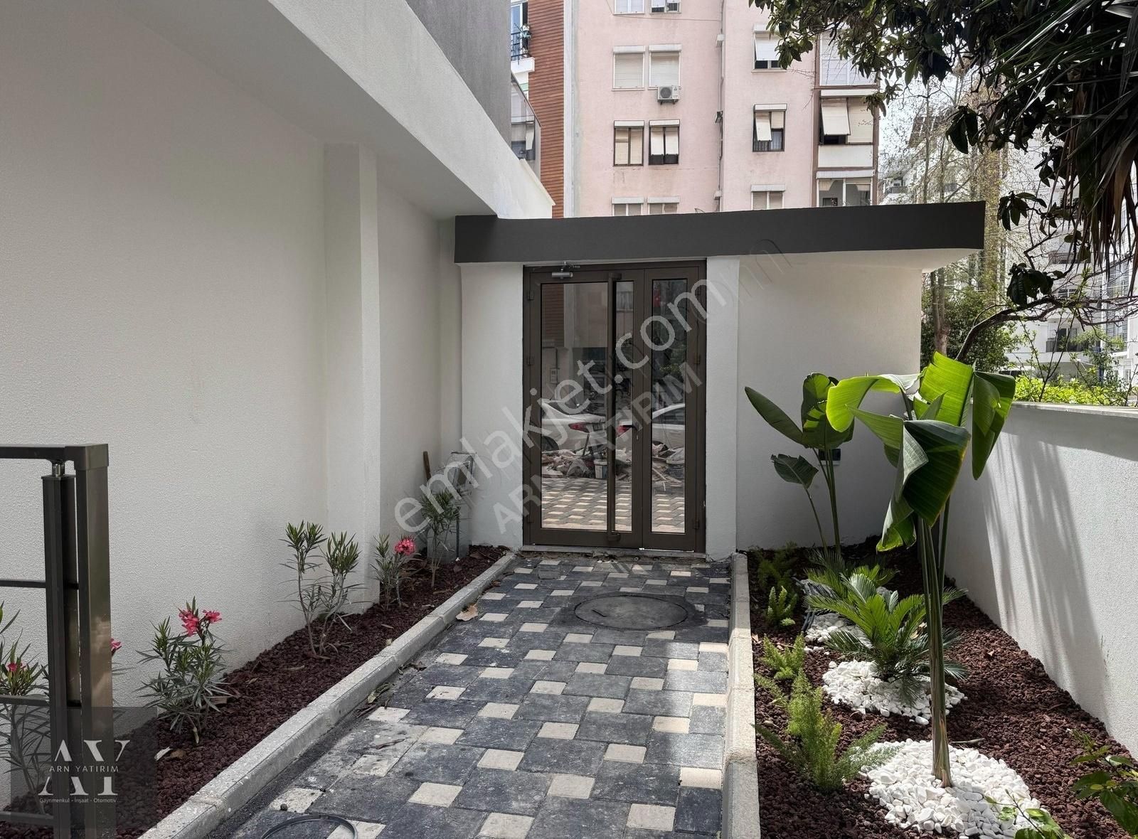 Denize Yürüme Mesafesinde, Ebeveyn Banyolu, Sıfır 3+1 Satılık