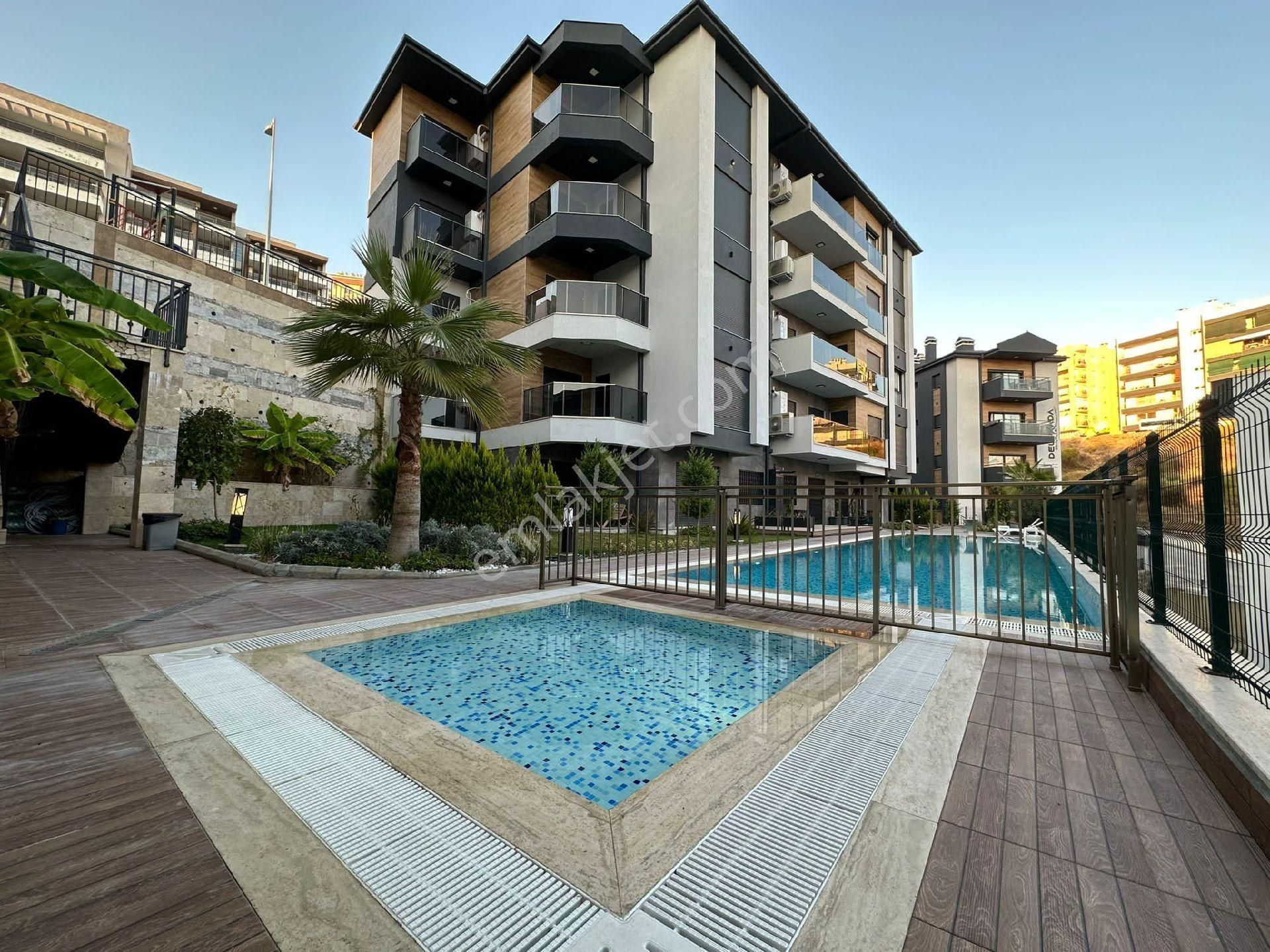 Kuşadası Ege Mahallesin'de3+1 Satılık Daire