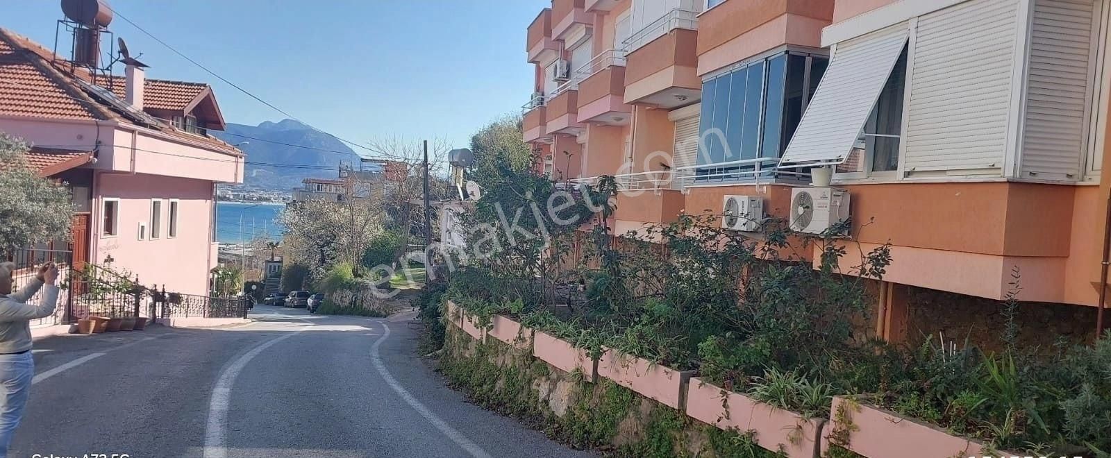 Kalede Deniz Manzaralı Oturum Mustakil Tadında Site İçerisinde Dubleks Bahçeli