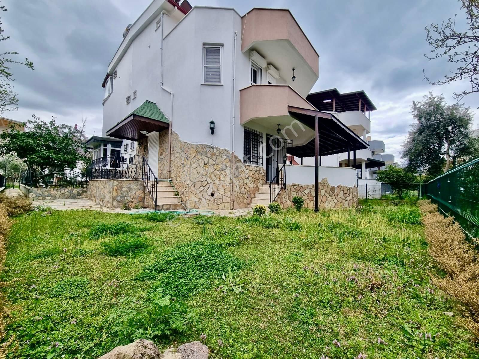 ✨akçay Ay Emlak'tan✨güre'de Kendine Ait Geniş Bahçeli Satılık Müstakil 3+1 Villa