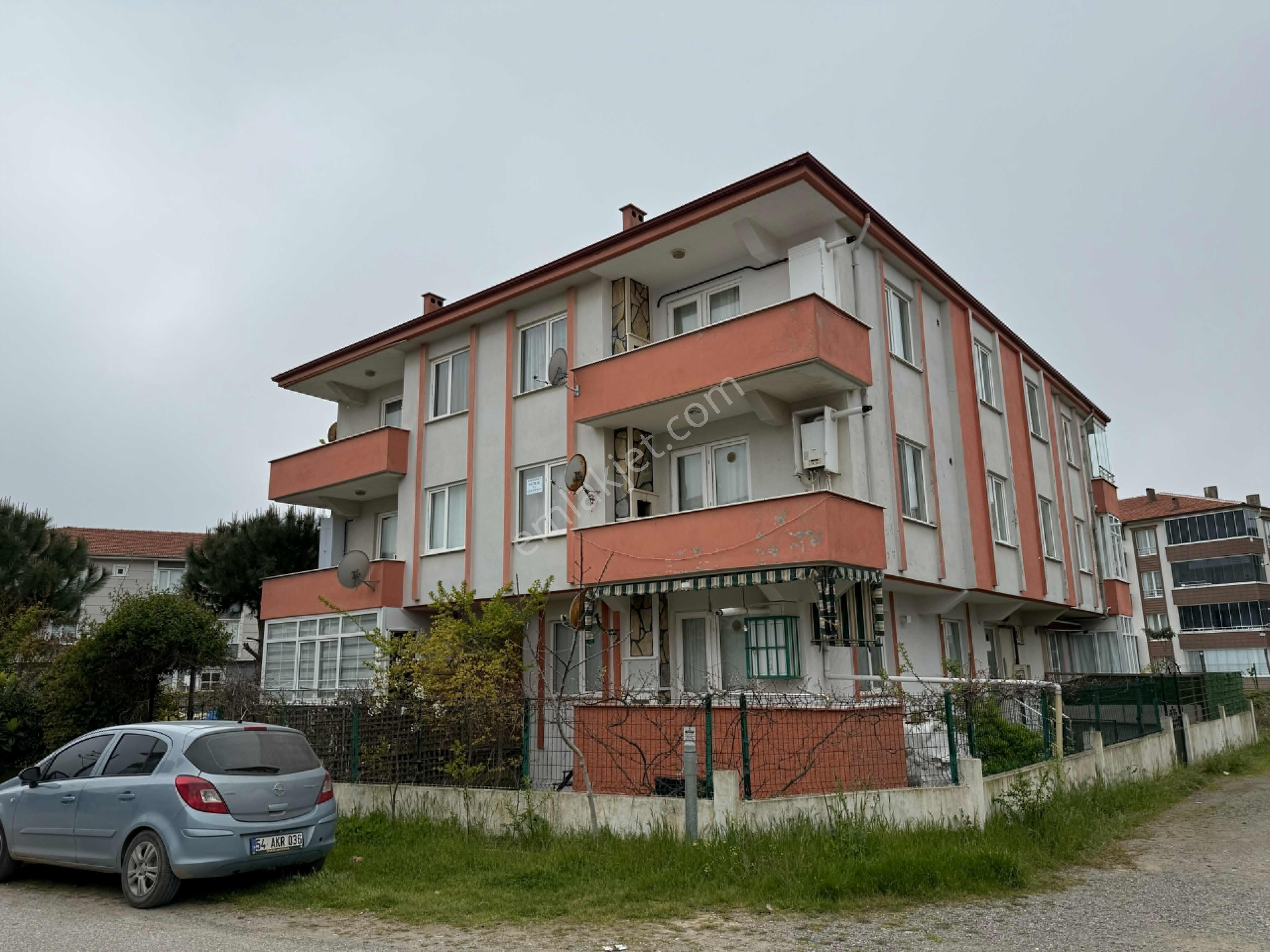 🌊 Karasu’da Sahile Yürüme Mesafesinde Daire – Hem Yaşamlık Hem Yatırımlık!