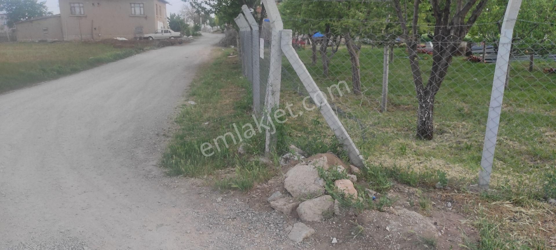 Sezenler Emlaktan Çumra İçeriçumra Mahallesi'nde Çift Yol Cepeli Satılık Arsa