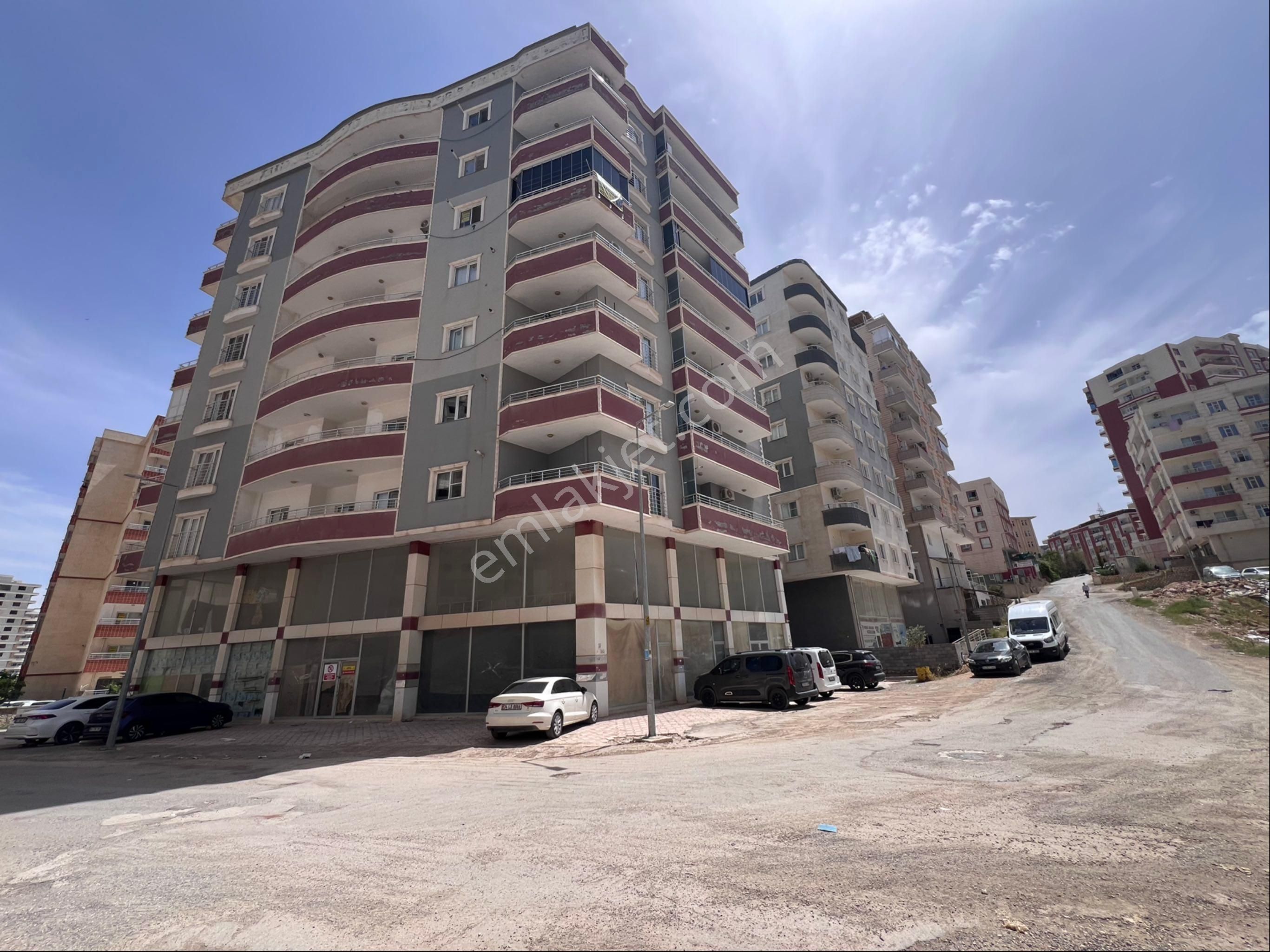 Murat Emlaktan Mardin Eğitim Araştırma Hastanesi Yanı Cam Balkonlu 3+1 Dairemiz Satılıktır