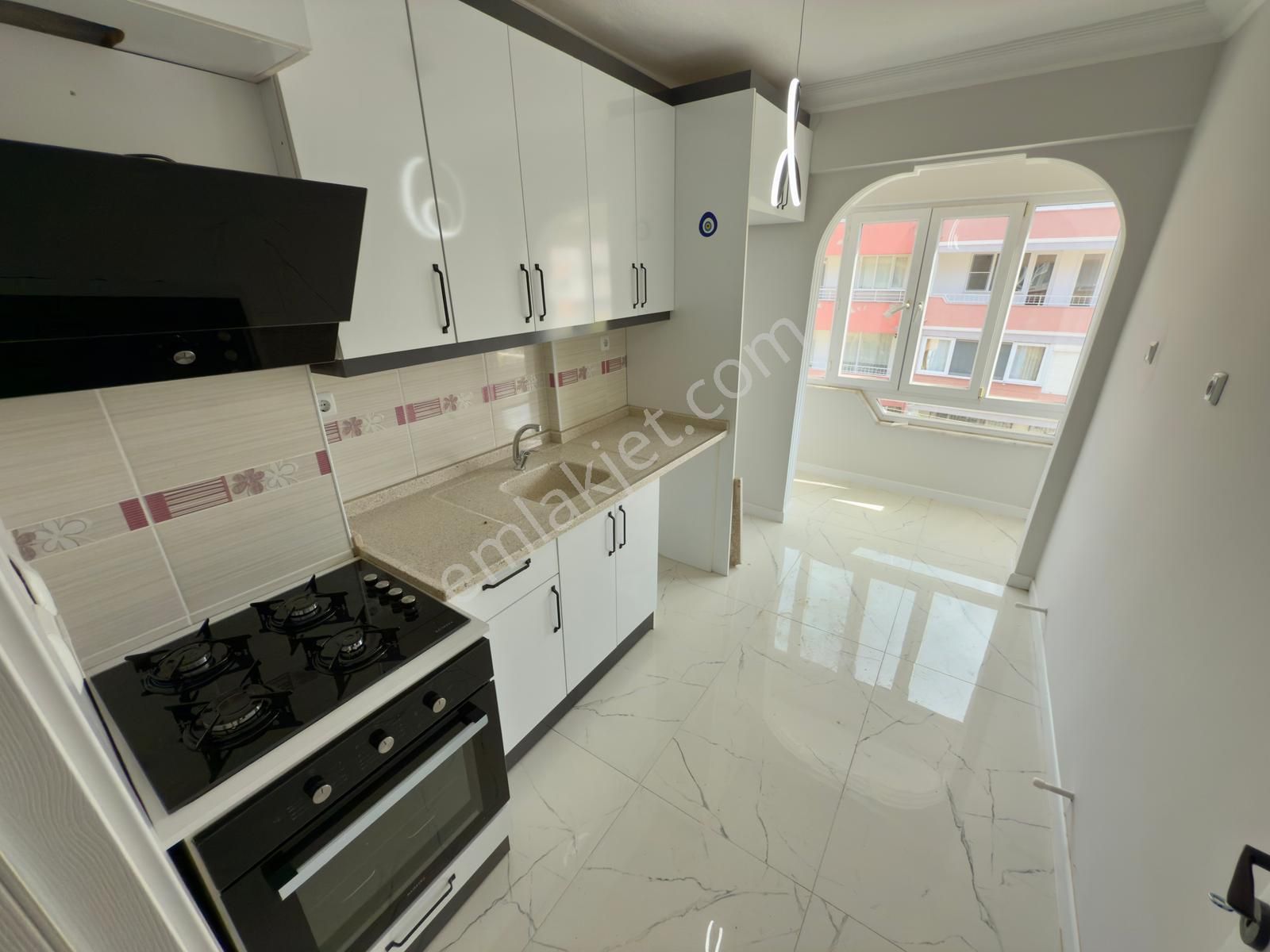 Yükselden İkizçayda Ön Cephe Arakat Lüks Satılık 2+1 Geniş Daire