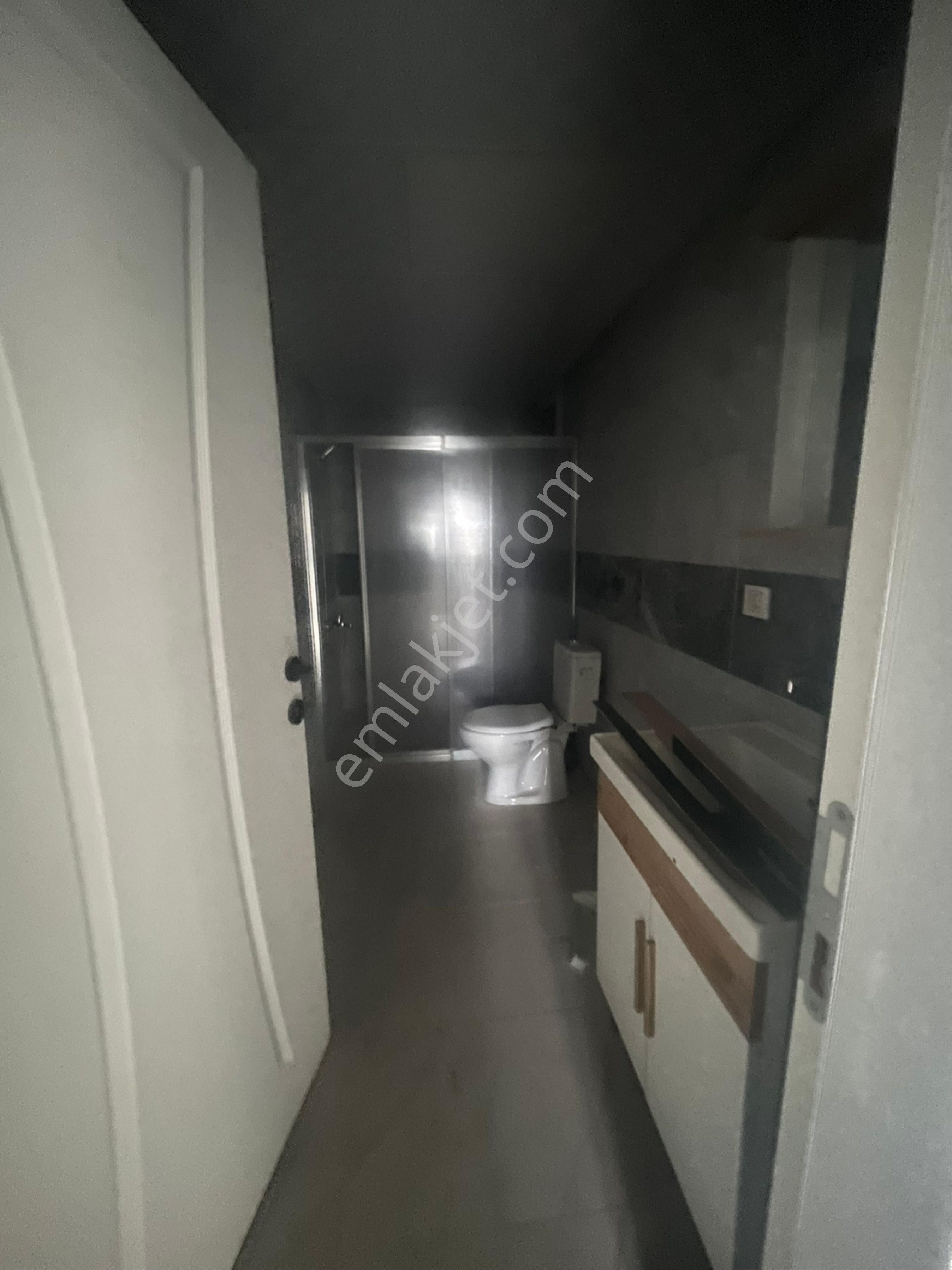 Yeşil Mahallede Devlet Hastanesi Alt Tarafında Kiralık Sıfır 2+1 Daire