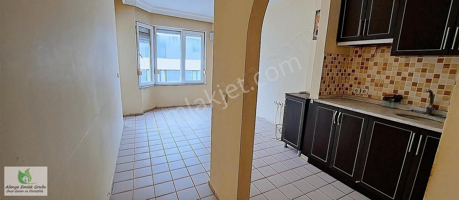 Sanayi Sahilyolu Girişi Denize 3.bina Kiralık Daire 2+1 A.mutfak