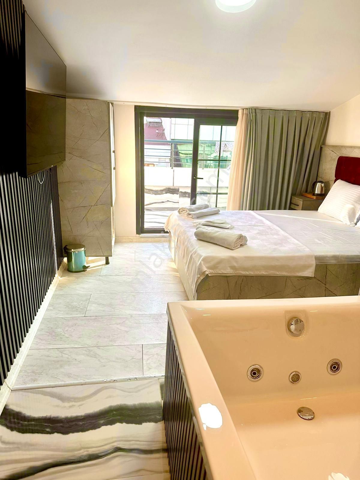 Sultangazi Cumhuriyette Jakuzili Kiralık Lüx Suit Daireler (resimler Birebir Orjinaldir)