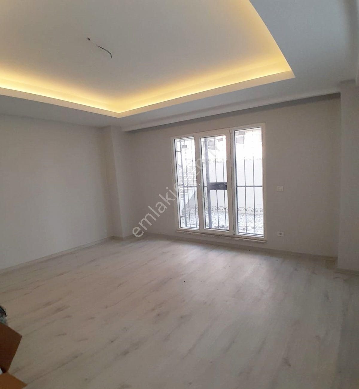 Avcılar Cihangirde Otoparklı Metrobüse Yakın 2+1 Bahçe Katı