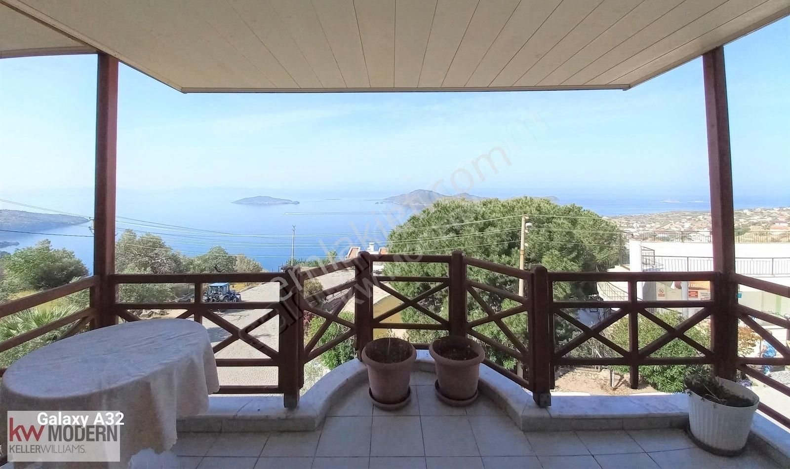 Satılık Villa Çandarlı İlk Yankı Sitesinde Özel Konumda
