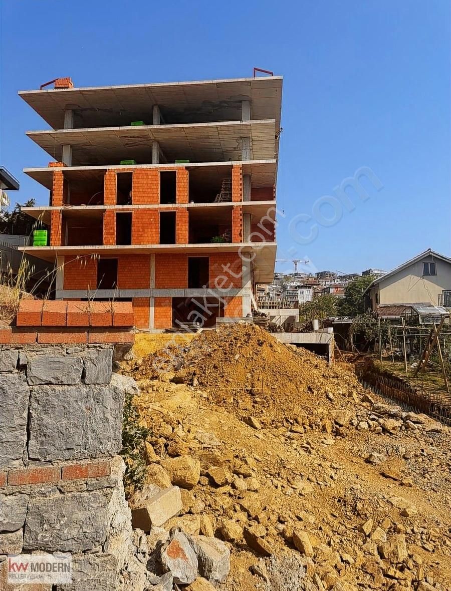 Üsküdar Burhaniye'de 4.kat Geniş Ferah 3+1 Satılık Daire