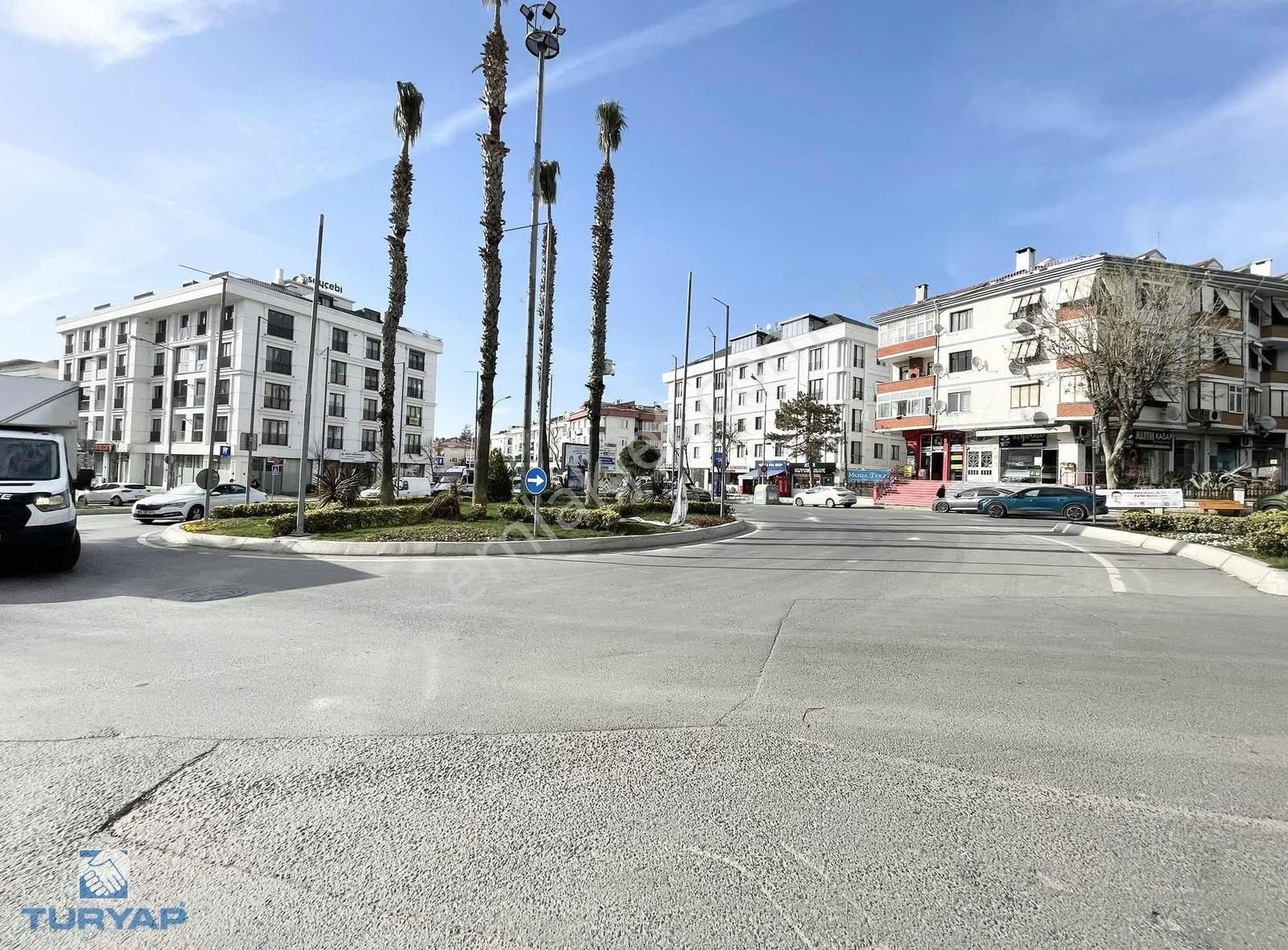 Atatürk Mah Palmiye Meydanında Satılık 85 M2 Dükkan