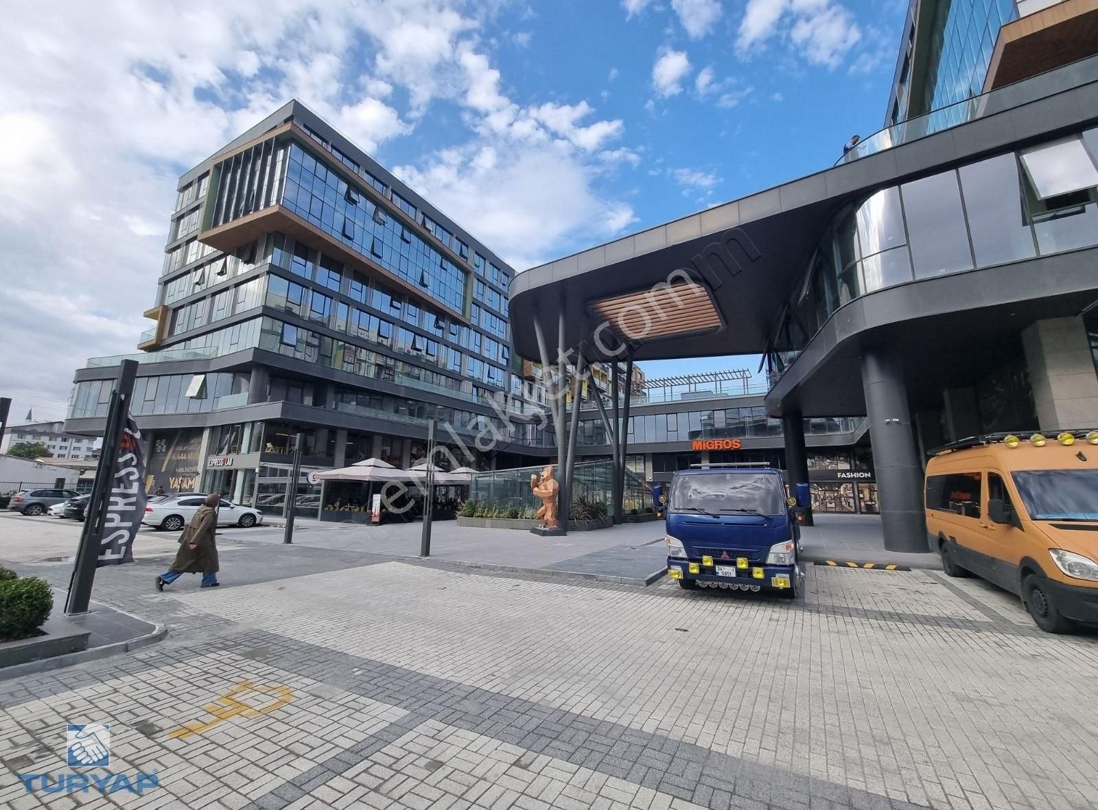 Avcılar Firuzköy Bulvarında Collet Projesinde 170m2 Dukkan