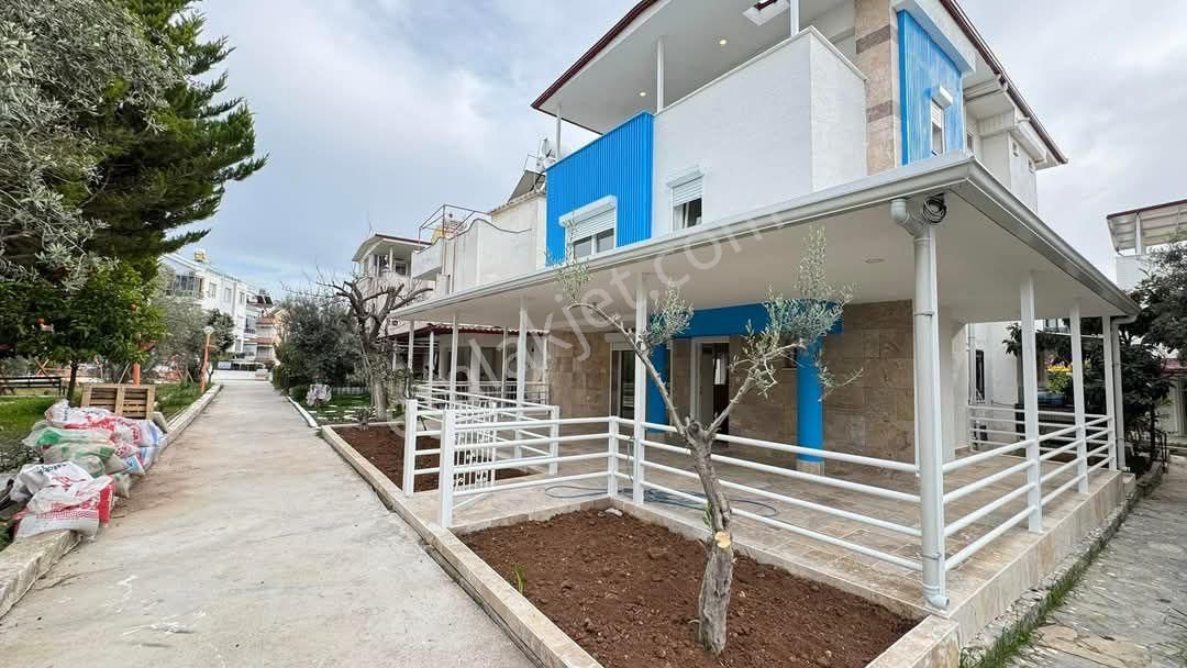 Didim Merkezi Konumda Satılık 4+1 Tripleks Villa