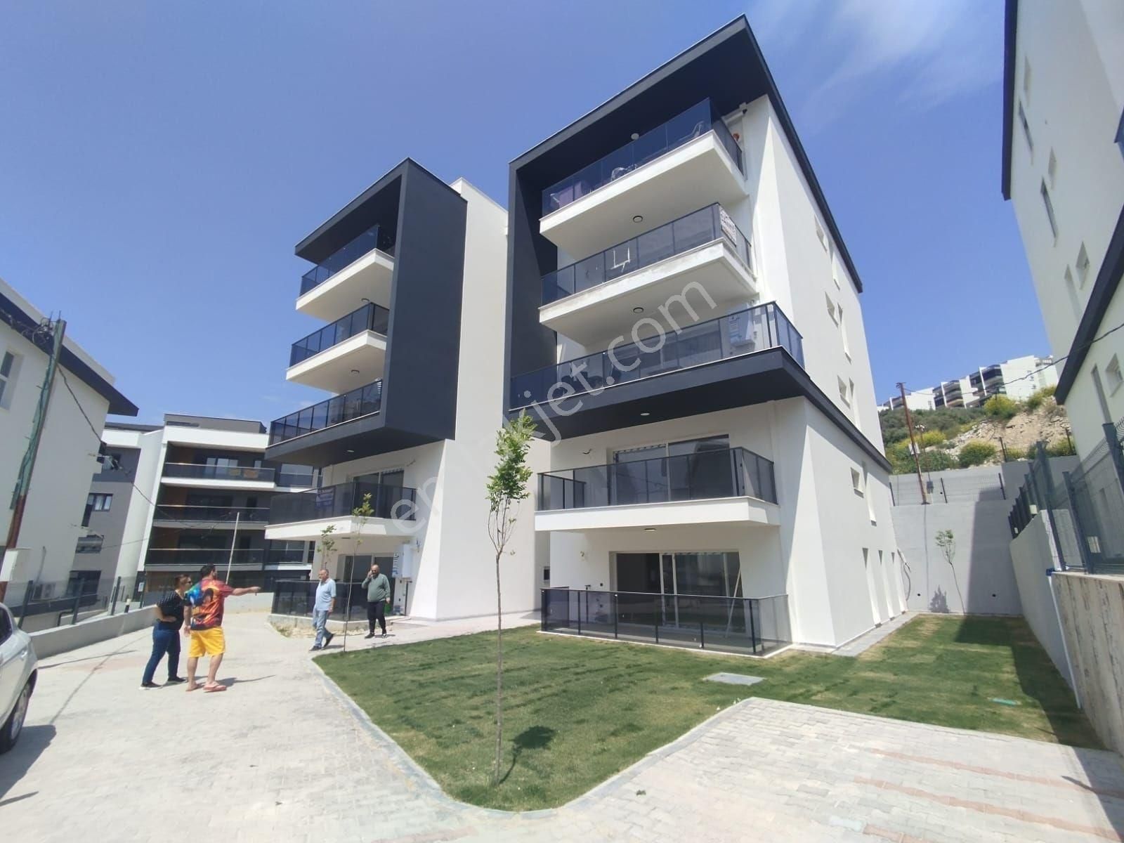 Kuşadası Ata Mahallesinde Sıfır Emsal Değerleri Altında Fırsat 3+1 Bahcekatı Daire